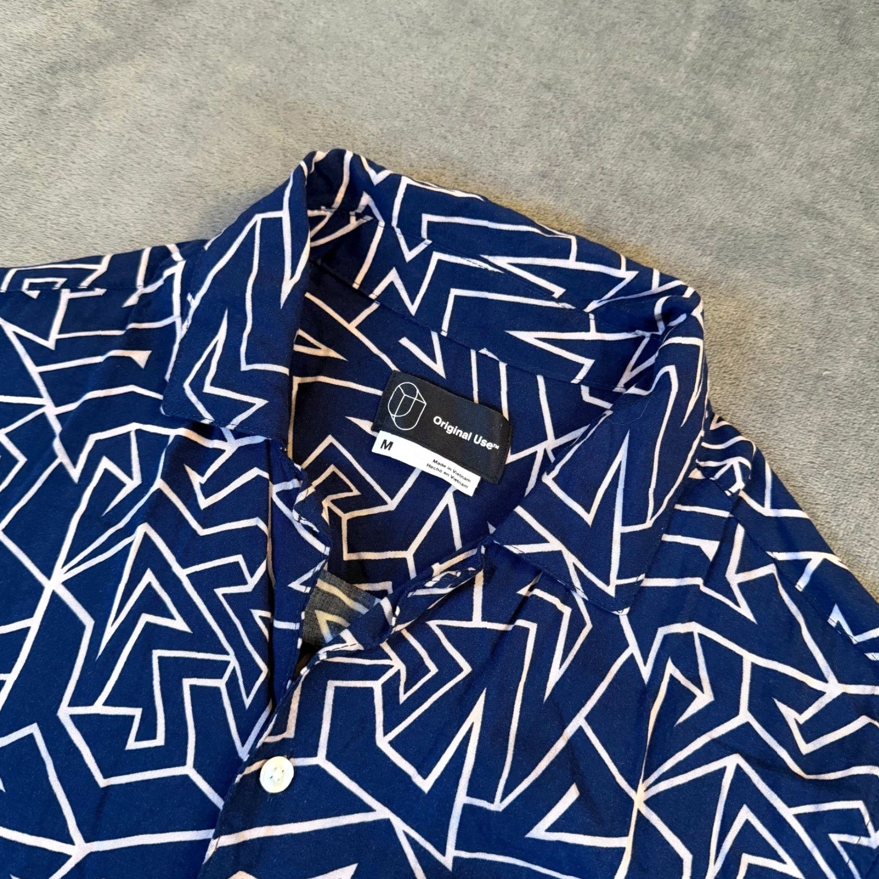 Vintage Original Use Geometric Button-Down Shirt Mens Medium Blue Short Sleeve Rayon Size US M / EU 48-50 / 2 - 2 Thumbnail