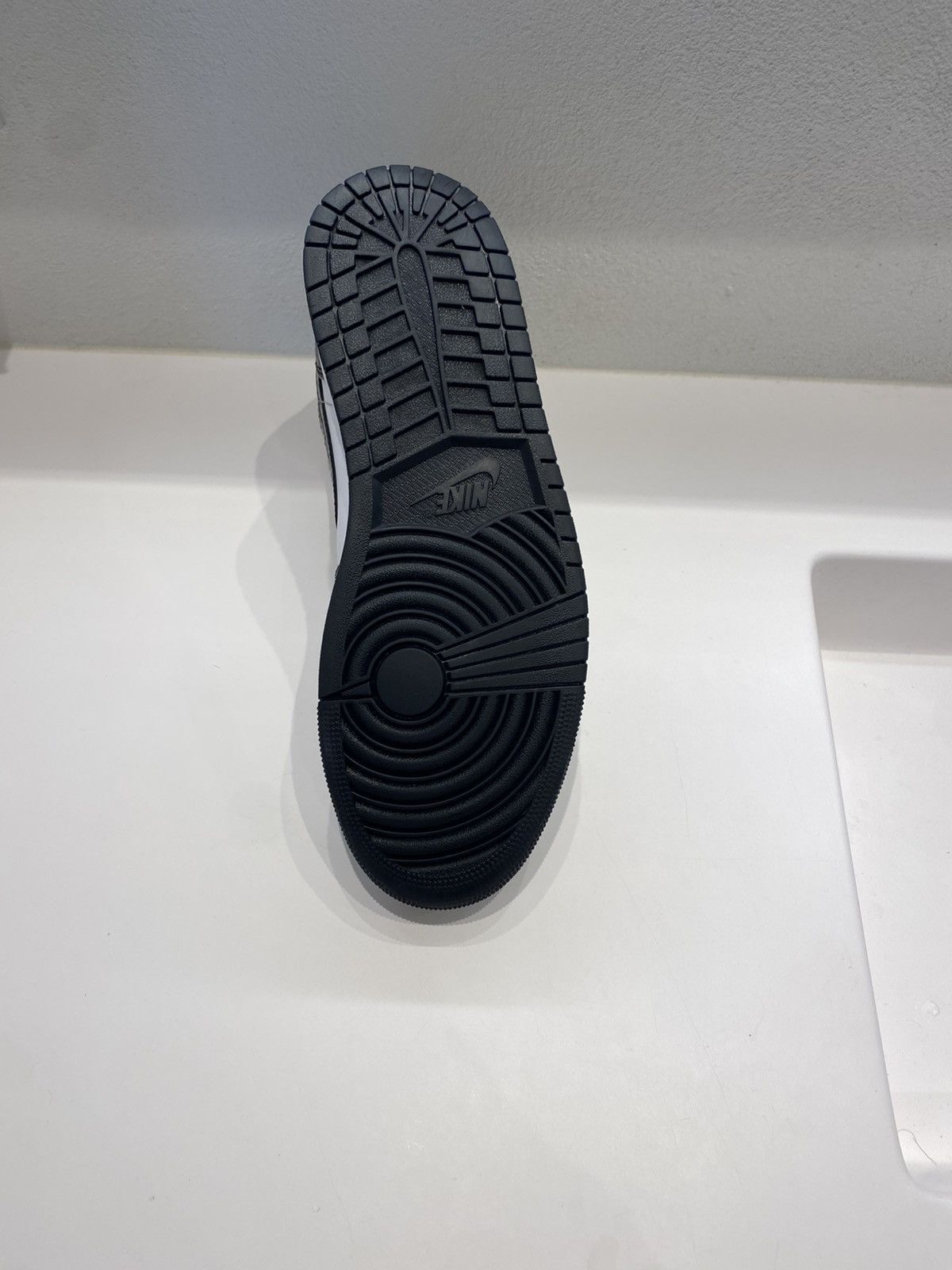 Jordan Brand × Nike Nike Jordan 1 Mid, Carbon Fiber Size US 11 / EU 44 - 12 Thumbnail