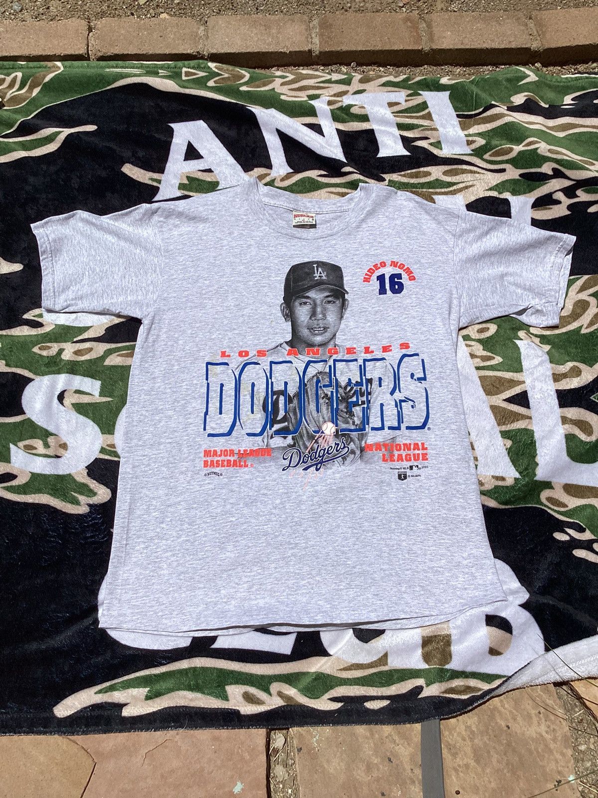 MLB Vtg ‘95 Los Angeles Dodgers, Hideo Nomo #16 MLB nutmeg Tee Size US XL / EU 56 / 4 - 1 Thumbnail