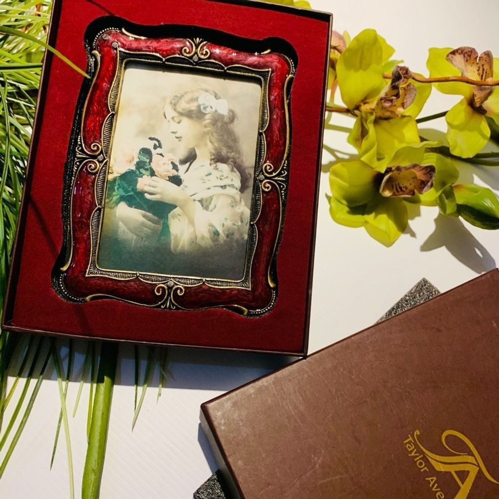 Other 🎄🎅🎄 Taylor Avedon Collectible picture frame Brand New Size ONE SIZE - 1 Thumbnail