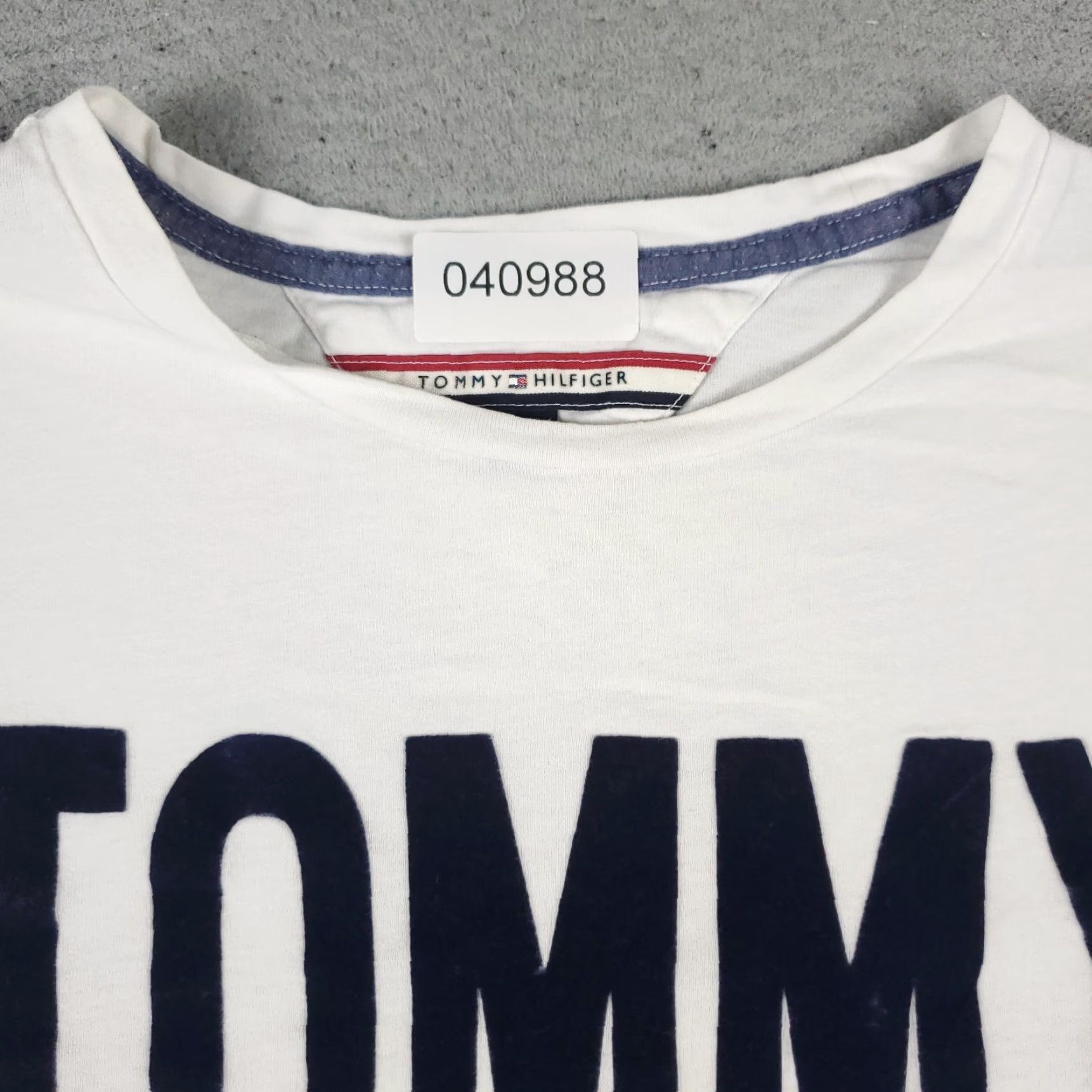 Tommy Hilfiger Tommy Hilfiger T Shirt Adult Size Medium White Casual Short Sleeve Size US M / EU 48-50 / 2 - 2 Thumbnail