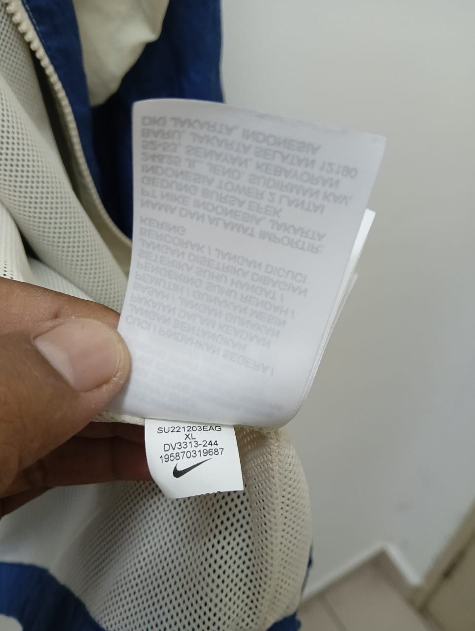 Japanese Brand × Vintage Best Offer 🔥Vintage Nike Bog Logo X-Large Size Size US XL / EU 56 / 4 - 2 Thumbnail