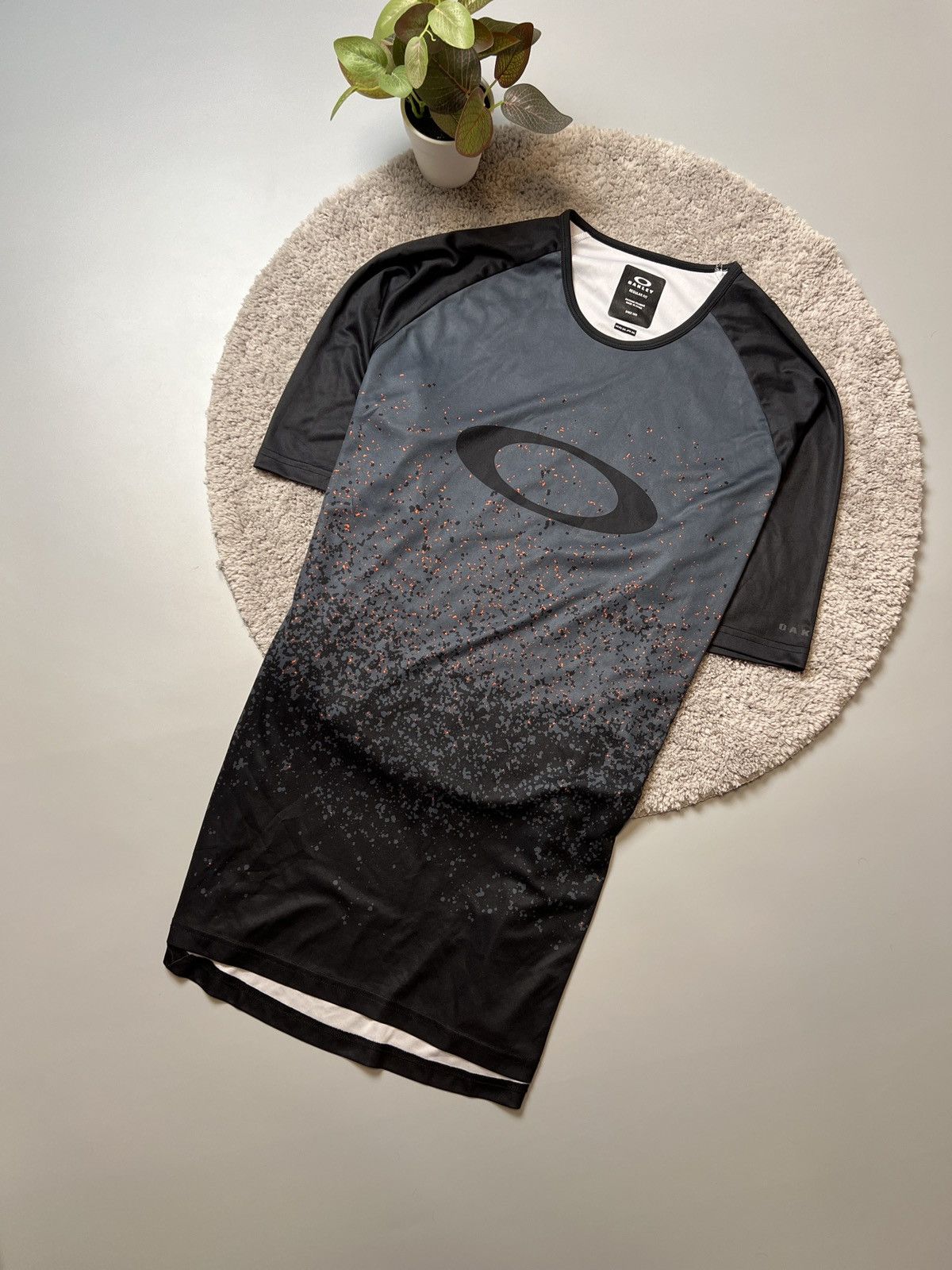 Oakley × Vintage Vintage Oakley T-Shirt Centre Logo Size US XXL / EU 58 / 5 - 1 Thumbnail