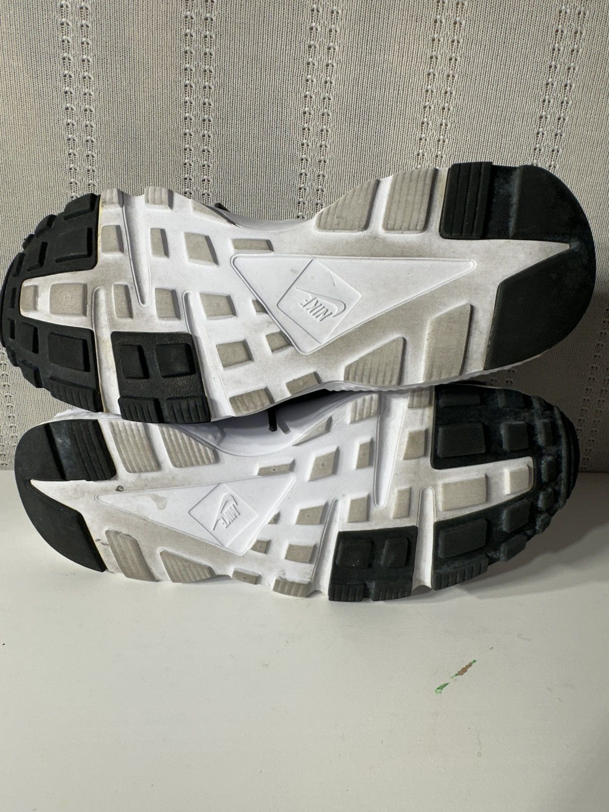Nike Nike Air Huarache Wolf Grey Electric Green (GS Size US 8 / IT 38 - 6 Thumbnail