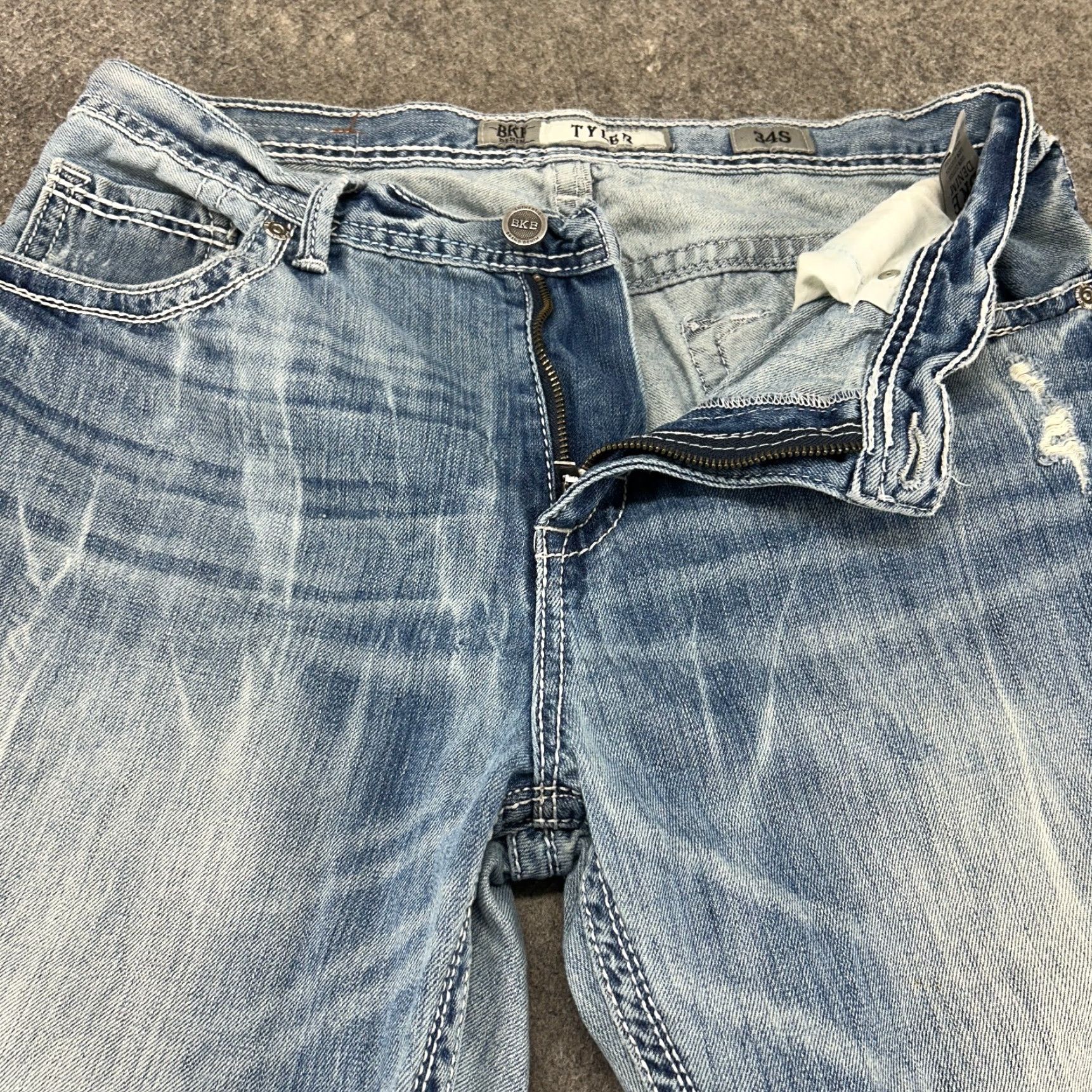 Vintage BKE Tyler Jeans Men 34S 34x31 Blue Relaxed Bootcut Light Wash Denim Size US 34 / EU 50 - 2 Thumbnail