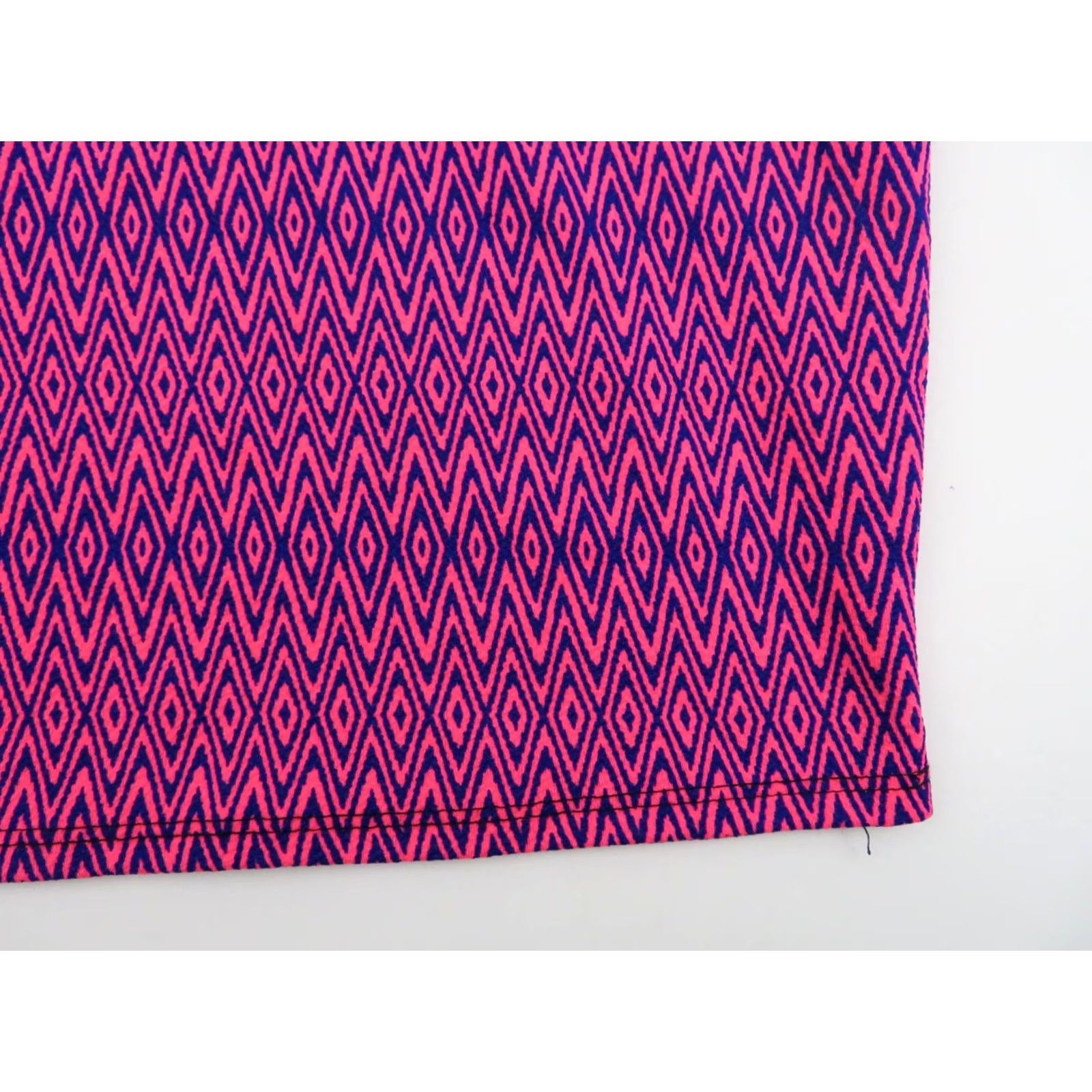 Vintage LuLaRoe Skirt XS Pink Neon Aztec Geometric Pencil Stretch Cassie Womens VINTAGE? No—Vintage: No Size 26" / US 2 / IT 38 - 3 Thumbnail