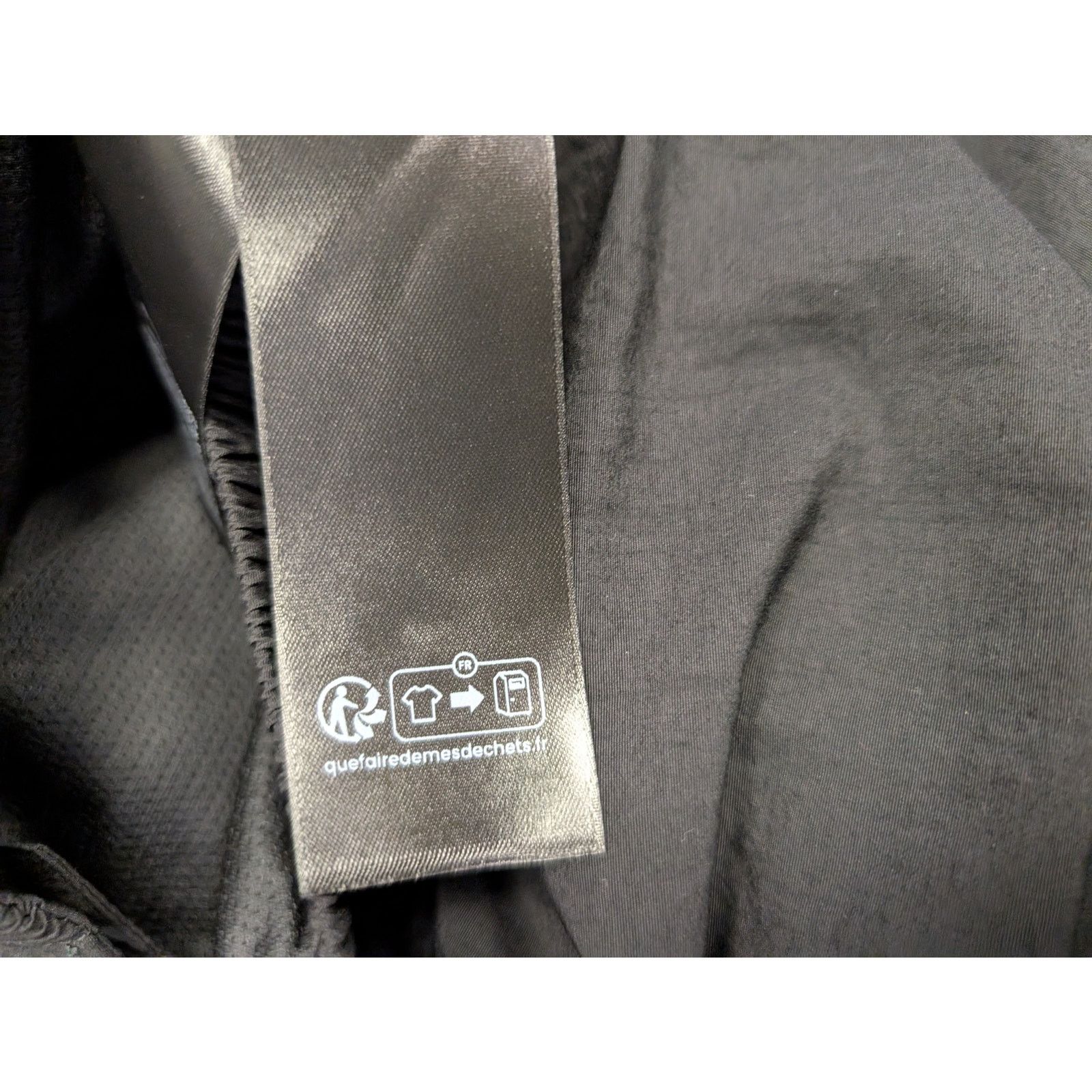 Balenciaga o1rshd1 Men's Overcoat small fit tracksuit jacket in Black Size US S / EU 44-46 / 1 - 19 Thumbnail
