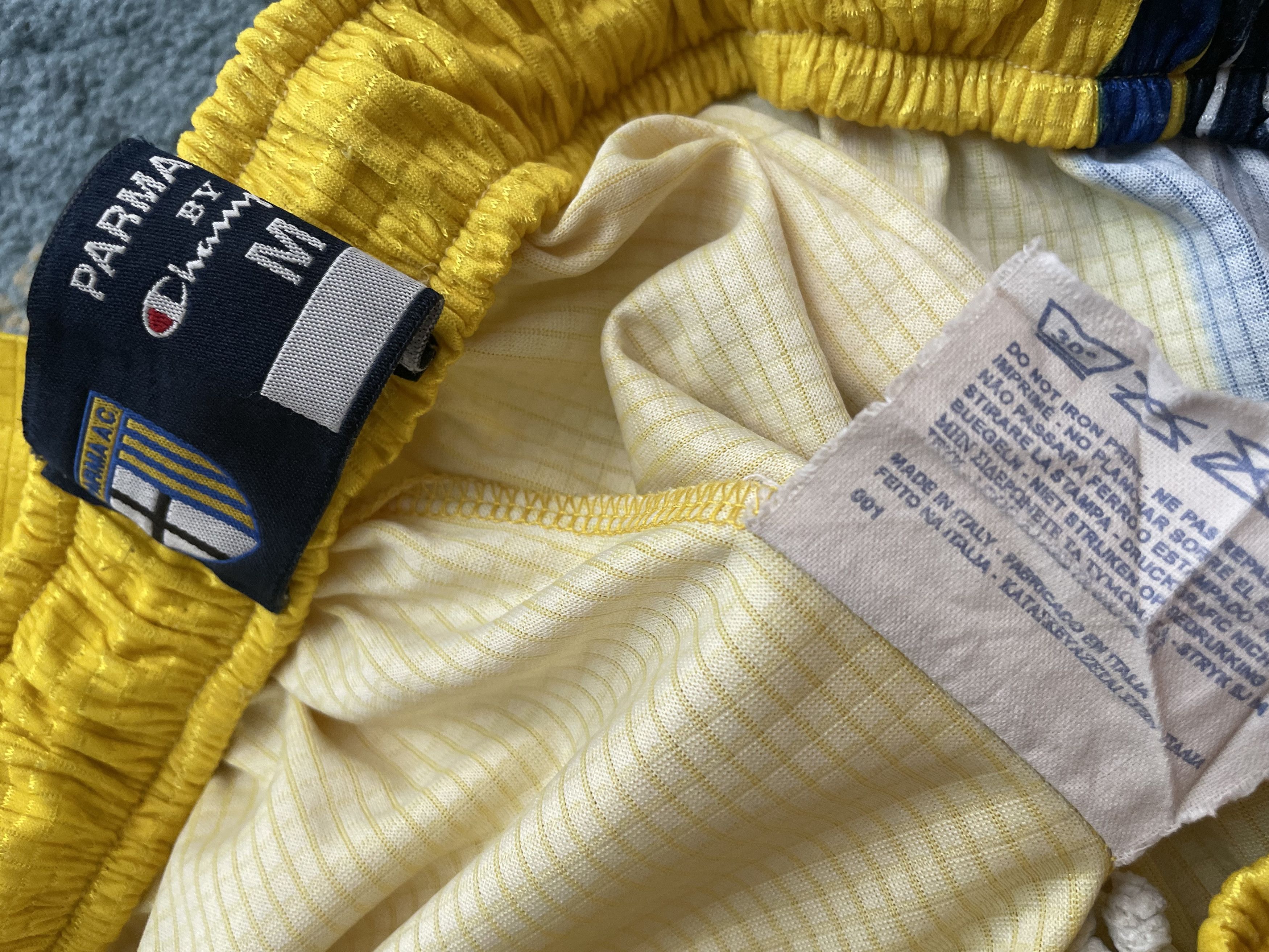 Champion Champion 1999-00 A.C. Parma Home Shorts Size US 32 / EU 48 - 5 Thumbnail