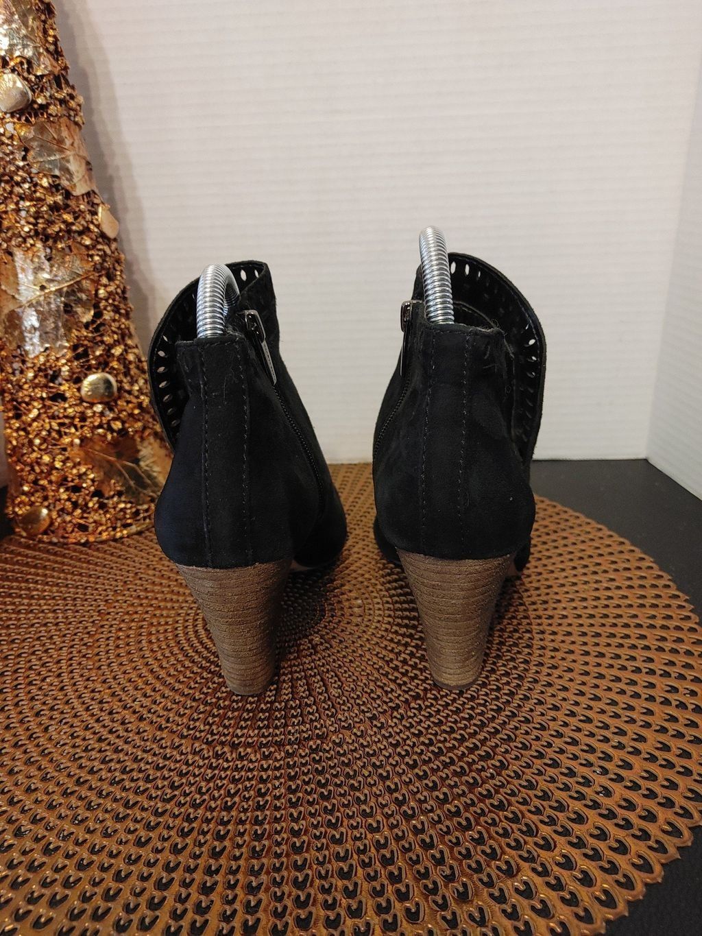 Vince Camuto Vince Camuto Fileana Suede Booties Size 8M Size US 8 / IT 38 - 4 Thumbnail