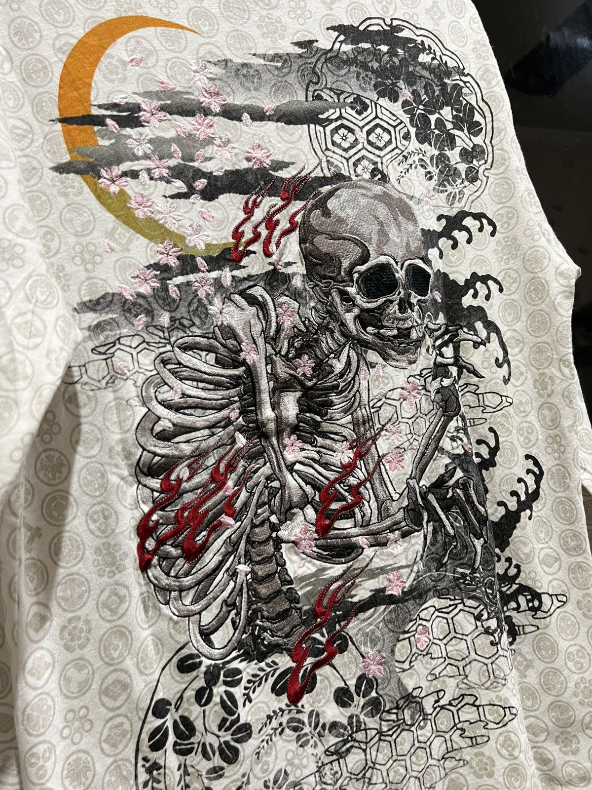 Japanese Brand Embroidery Cherry Blossom Skull Traditional Japanese Ls tee Size US M / EU 48-50 / 2 - 11 Thumbnail