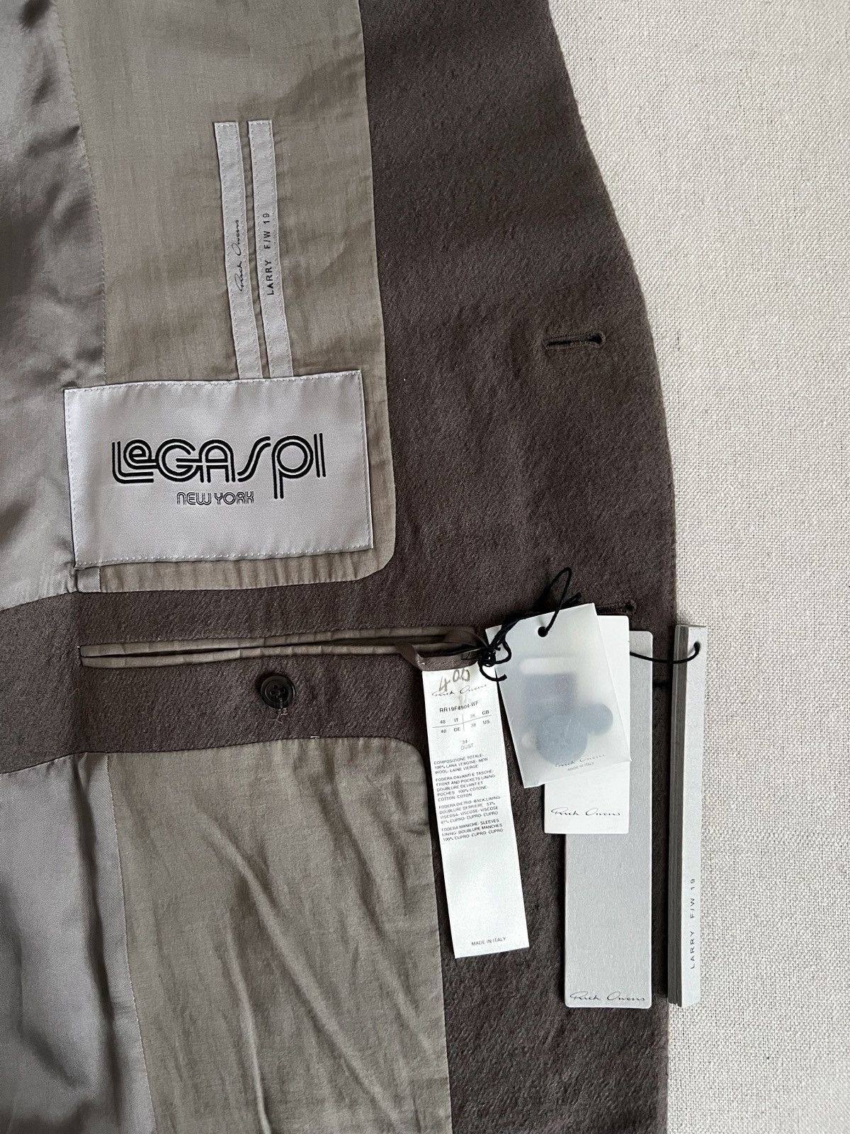 Rick Owens FW17 “LARRY” Runway RR19F4904-WF Neue Coat Size US M / EU 48-50 / 2 - 7 Thumbnail