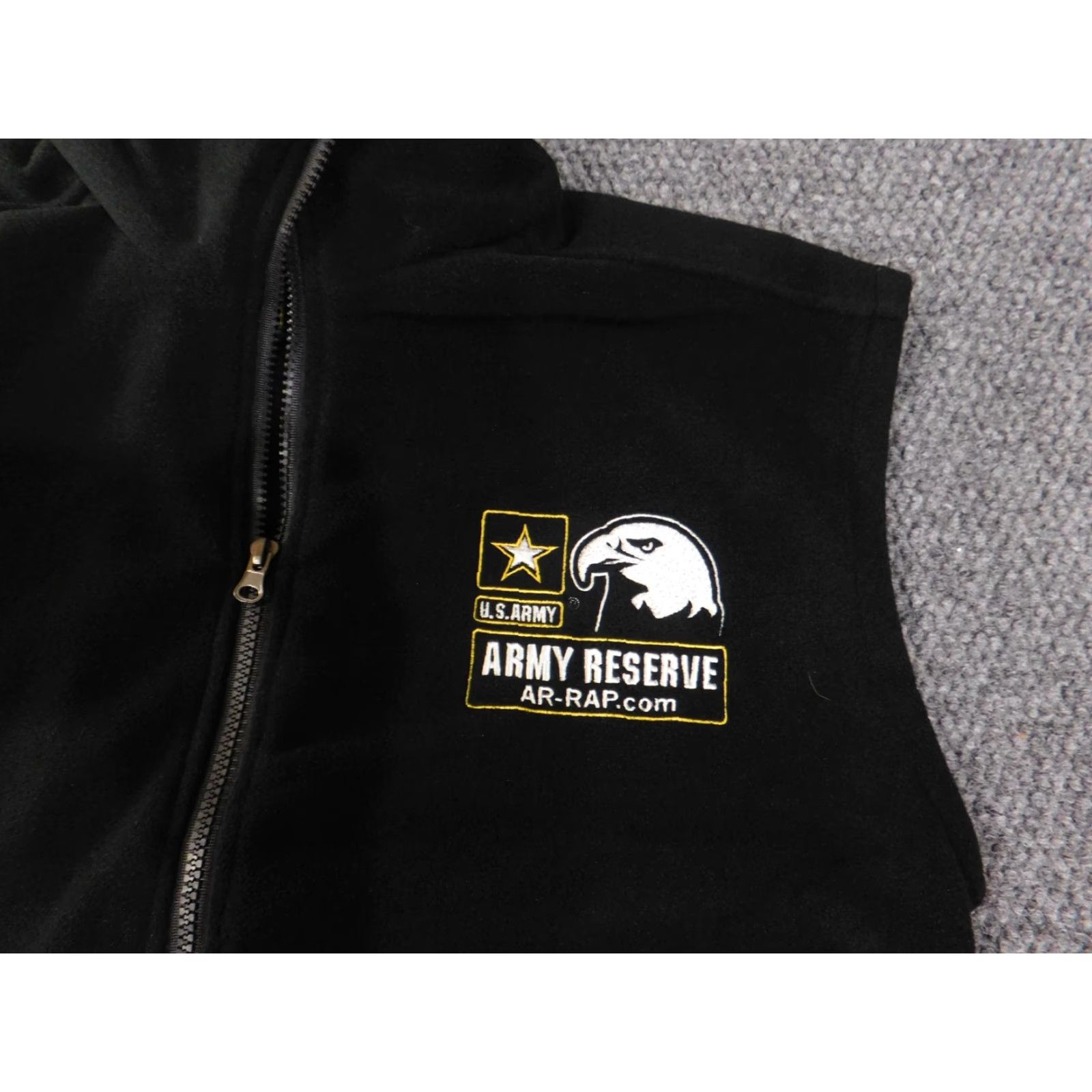Vintage U.S. Army Reserve Vest Mens Medium Black Fleece Full Zip Embroidered Logo AR-RAP Size US M / EU 48-50 / 2 - 5 Thumbnail
