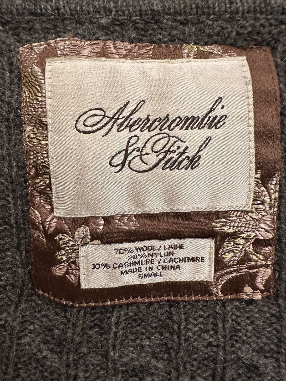 Abercrombie & Fitch Women’s Abercrombie & Fitch Gray, V-neck Sweater, size S Size S / US 4 / IT 40 - 3 Thumbnail