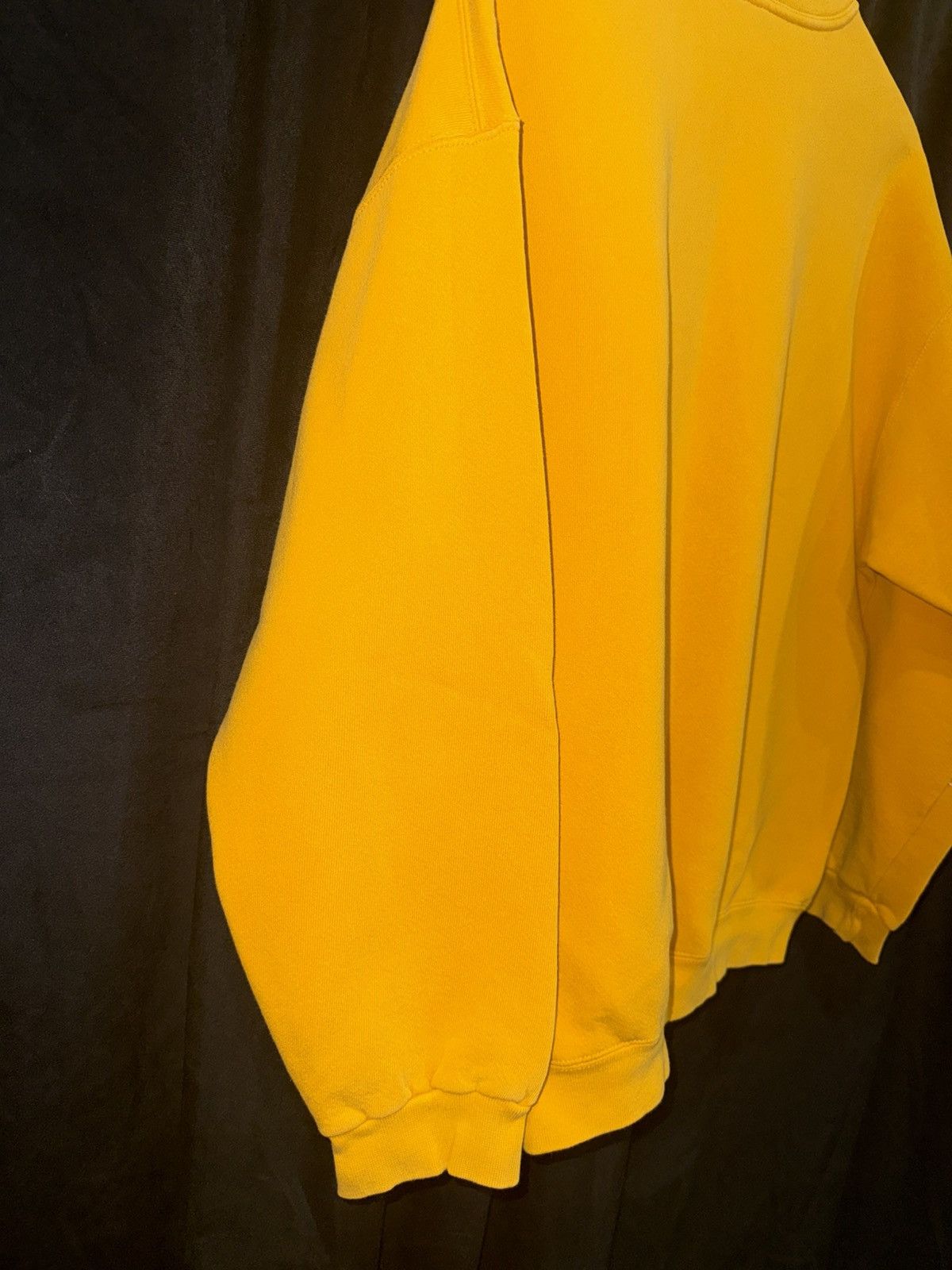 Nike Vintage Nike Yellow Crewneck Large Size US L / EU 52-54 / 3 - 8 Thumbnail