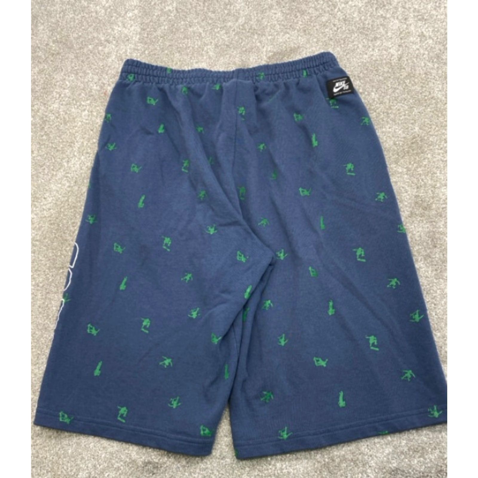 Nike VINTAGE Nike SB Board Shorts Men XL Blue Green Skater AOP Elastic Waist Size US 26 / EU 42 - 6 Thumbnail
