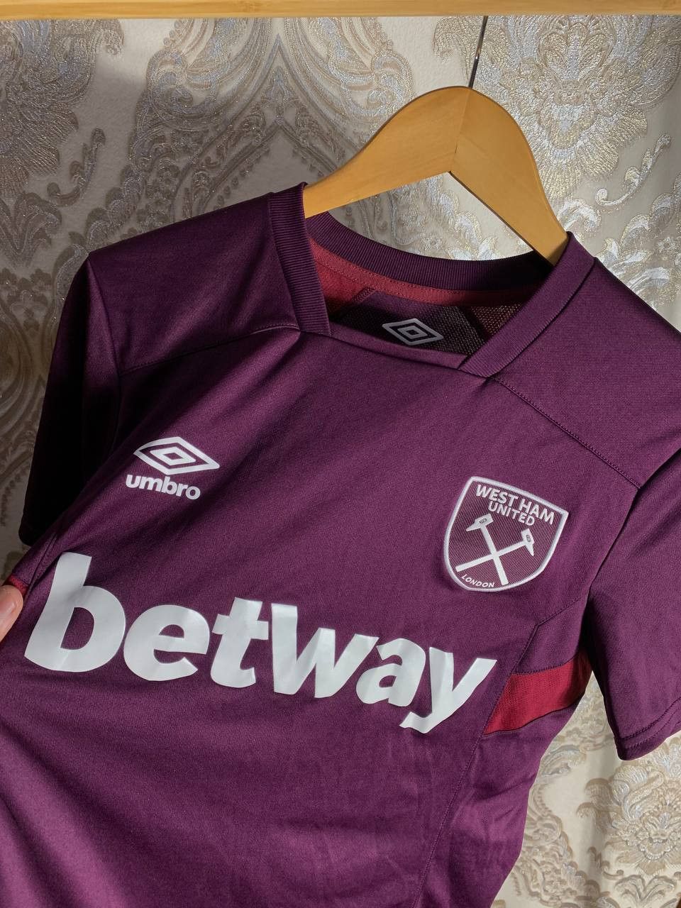 Umbro Vintage Umbro FC West Ham United England Soccer Jersey Y2K Size US S / EU 44-46 / 1 - 3 Thumbnail