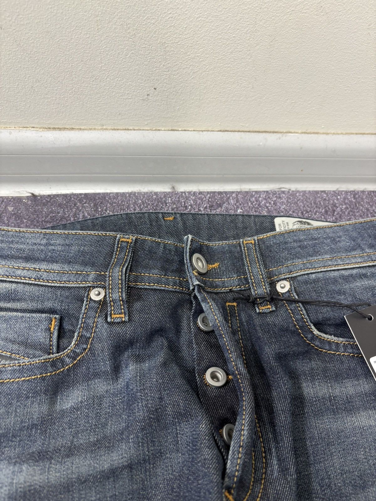 Diesel Diesel Buster NWT Men’s Regular Slim Tapered Denim Jeans Size US 27 - 10 Thumbnail