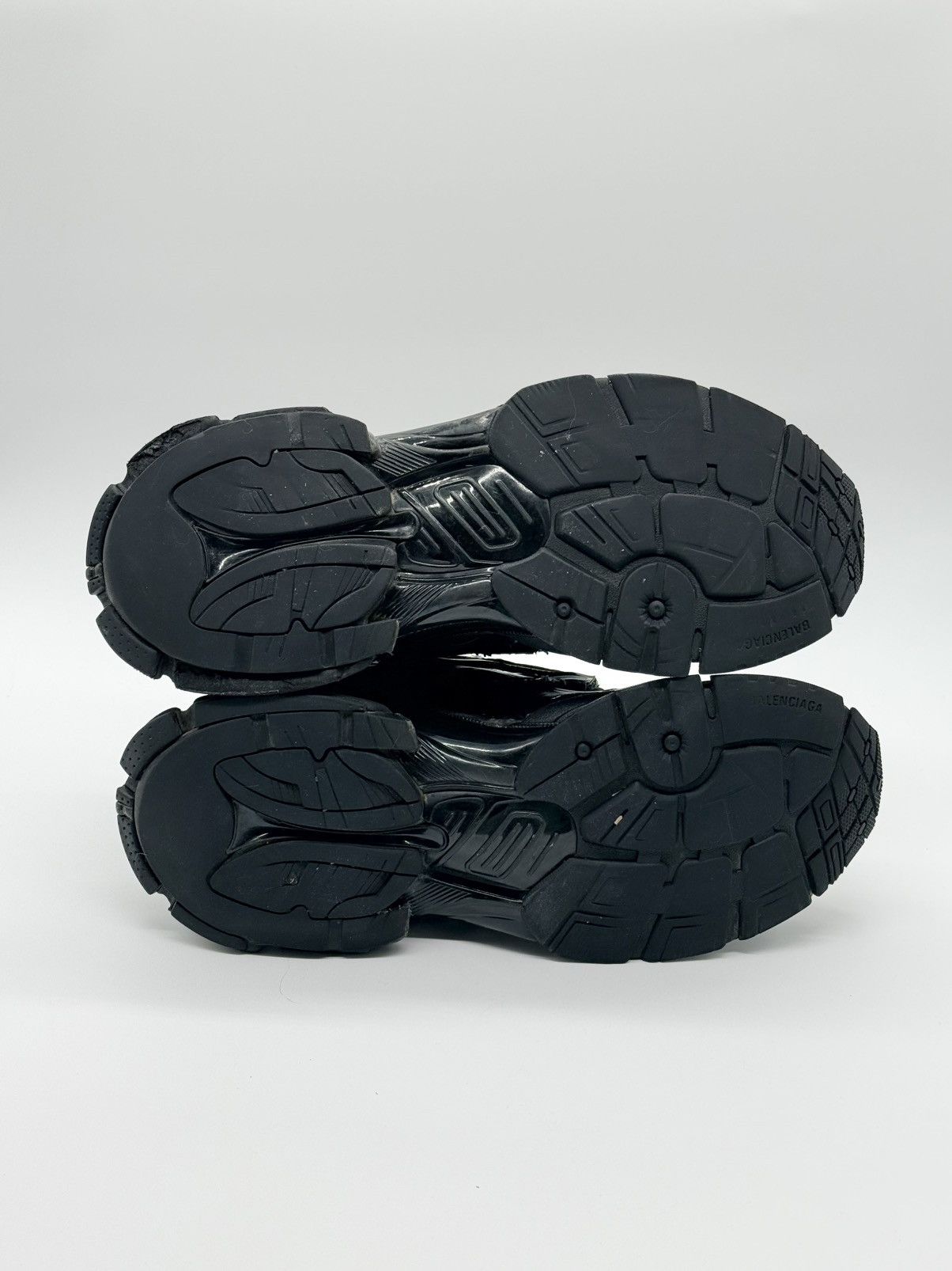 Balenciaga Size 8 - Balenciaga Runner Sneaker Black Size US 8 / EU 41 - 6 Thumbnail