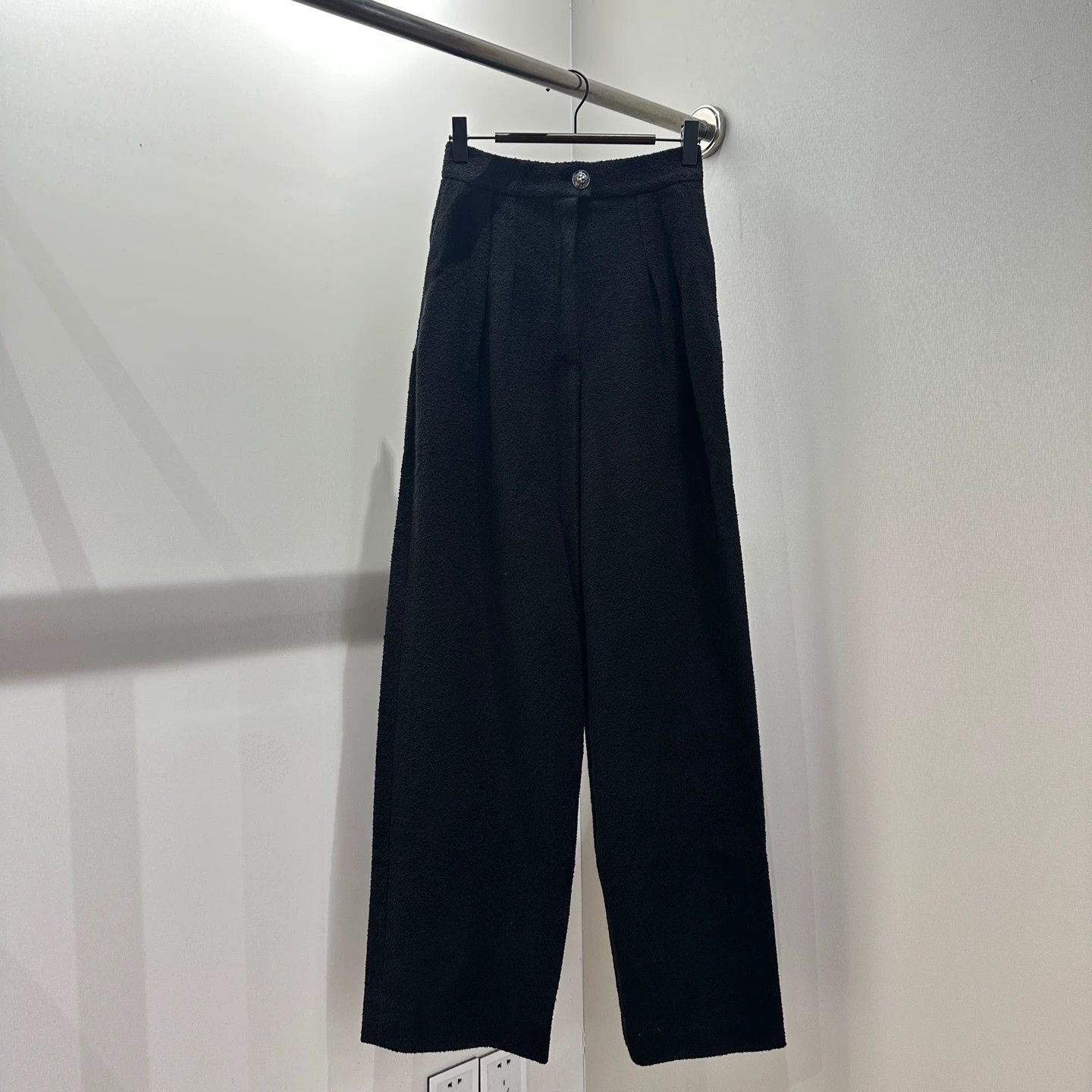 Chanel Chanel feb421 Solid Color Lion Head Button Wide Leg Pants 34 Size 25" / US 0 / IT 36 - 1 Thumbnail