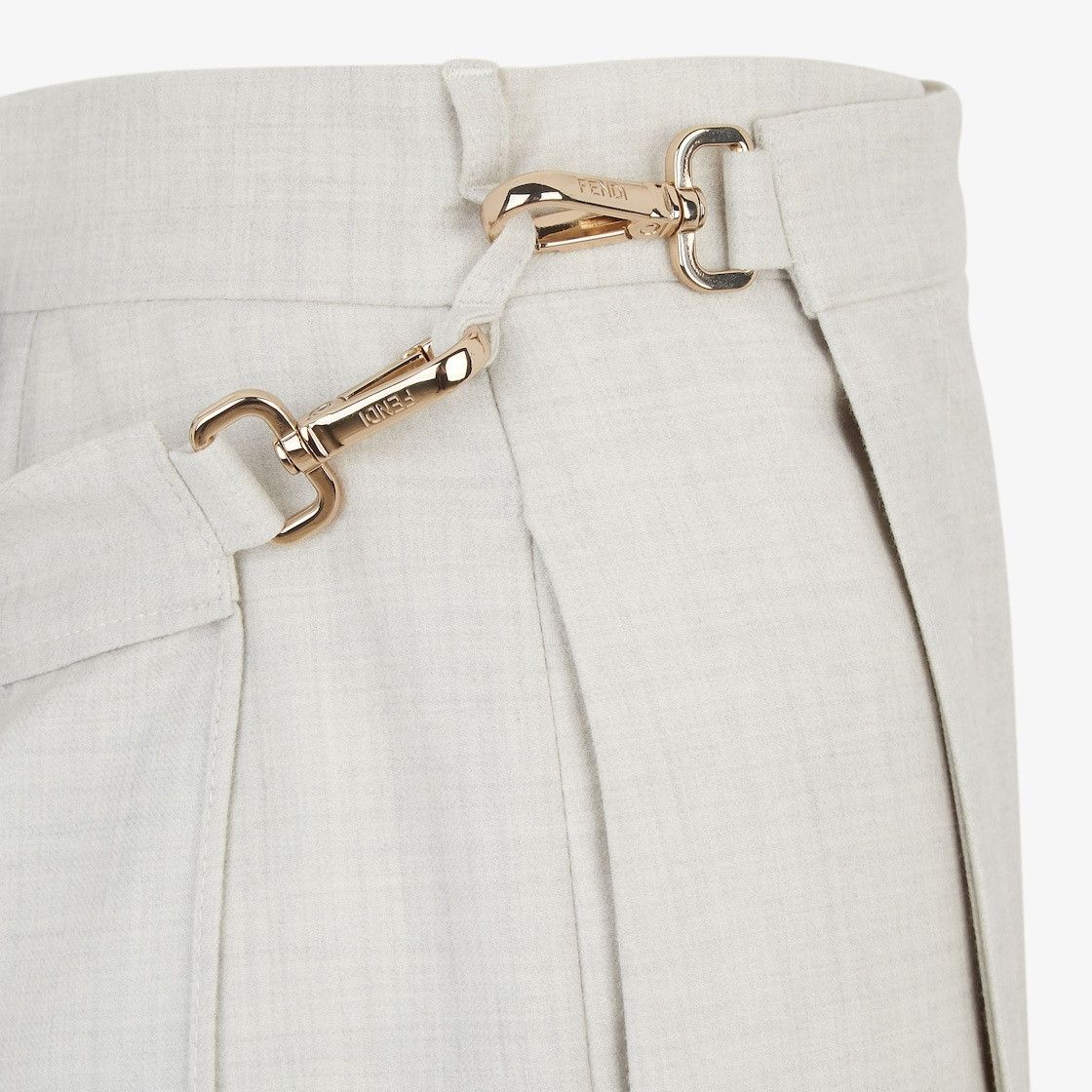 Fendi o1s1wg110925 Shorts in Off White Size 27" / US 4 / IT 40 - 3 Thumbnail