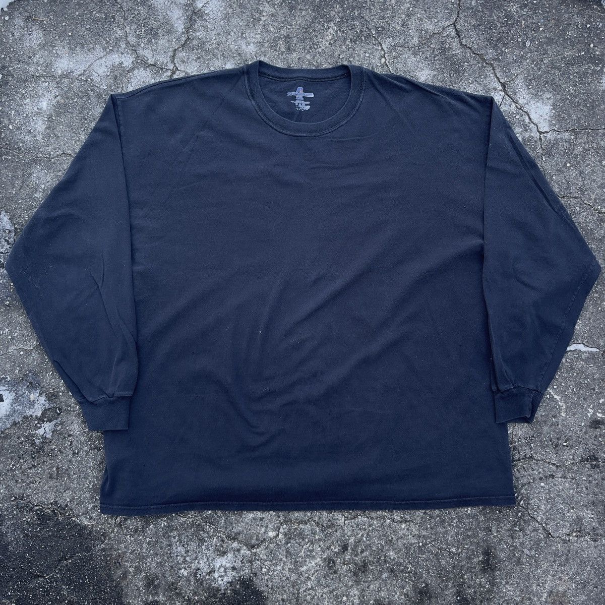 Russell Athletic × Vintage Vintage Y2K RUSSELL ATHLETIC Faded Black Blank T Shirt Size US XXL / EU 58 / 5 - 1 Thumbnail