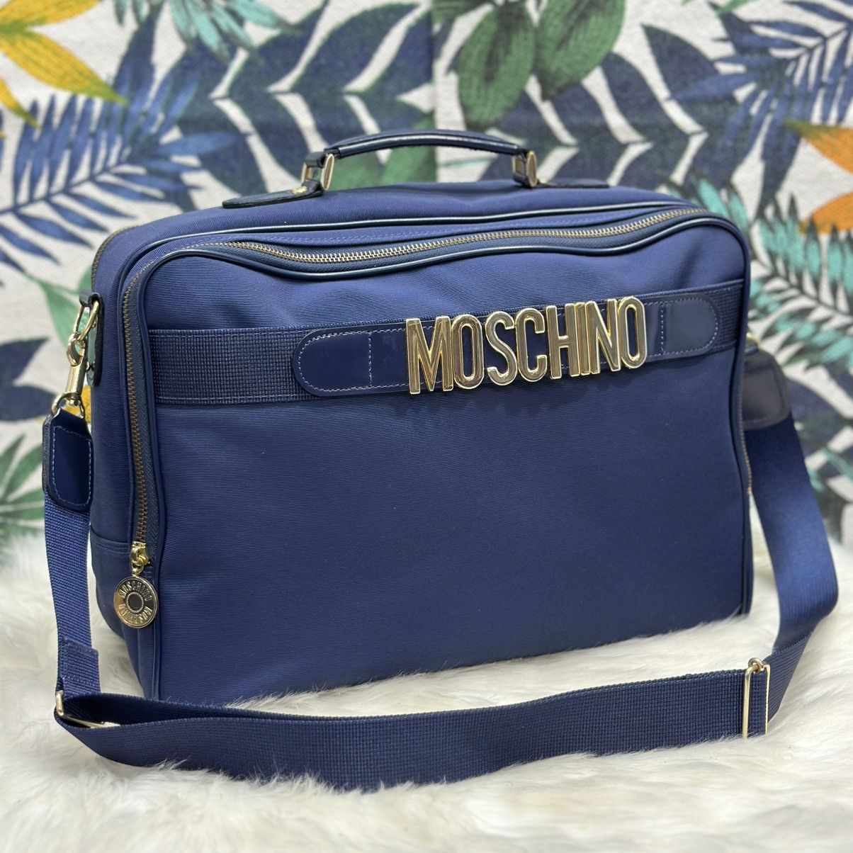 Moschino Authentic Vtg. MOSCHINO Messenger Bag Size ONE SIZE - 1 Thumbnail