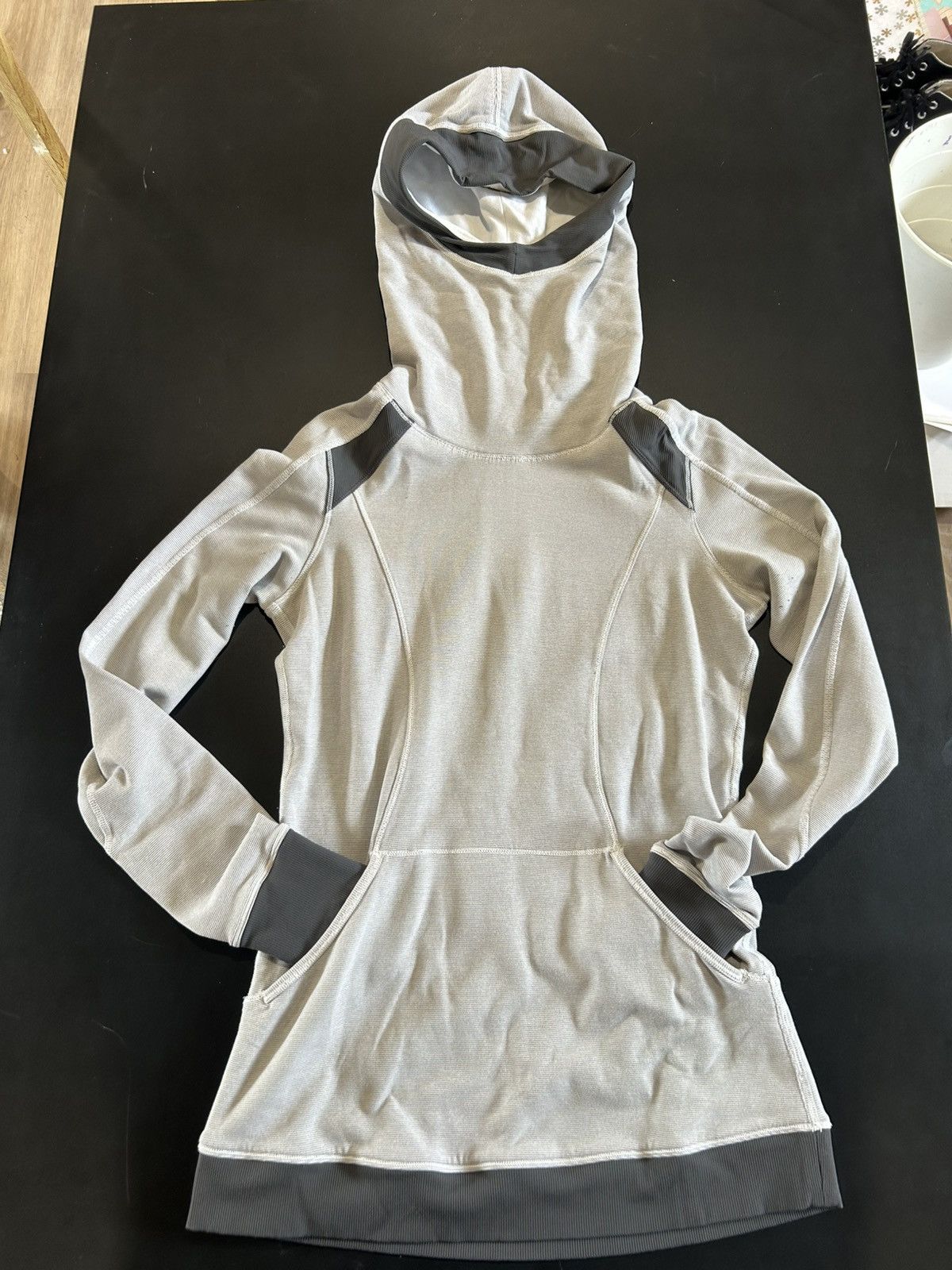 Lululemon lululemon Light Gray Hooded Pullover w Ponytail Hood Size S / US 4 / IT 40 - 1 Thumbnail