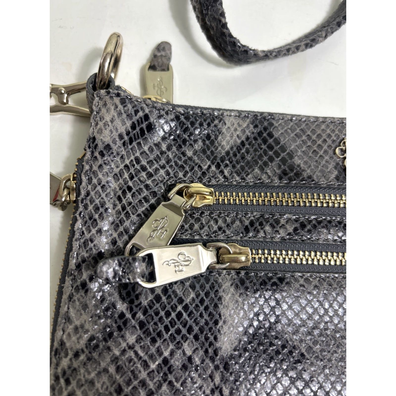 Cole Haan Cole Haan Taupe snake skin embossed textured crossbody Purse Women Crossbody Leather Snake Taupe 9.5x7x1 Size ONE SIZE - 3 Thumbnail