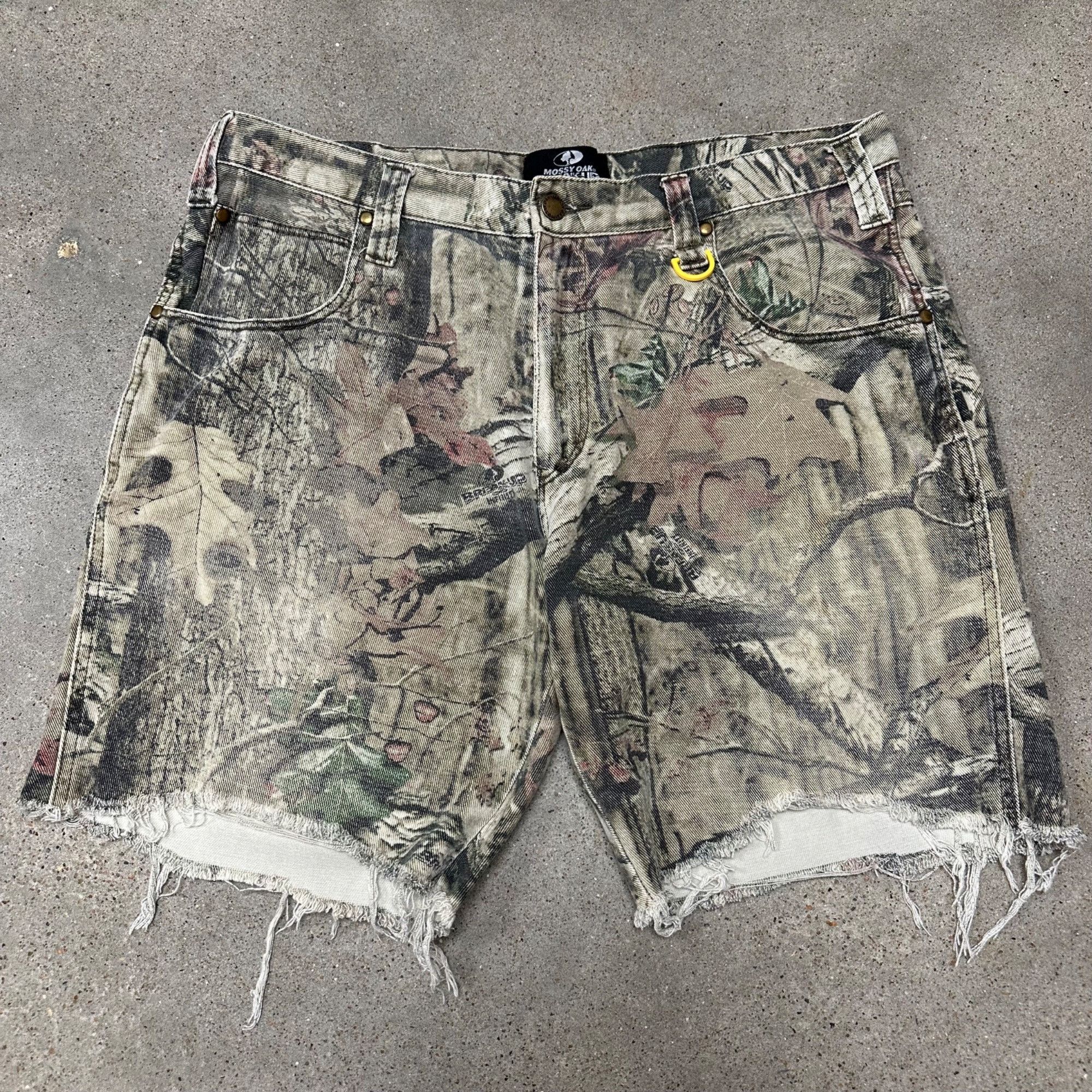 Mossy Oaks × Vintage Vintage Mossy Oak Breakup Camo Cutoff Work Shorts Size US 36 / EU 52 - 1 Thumbnail