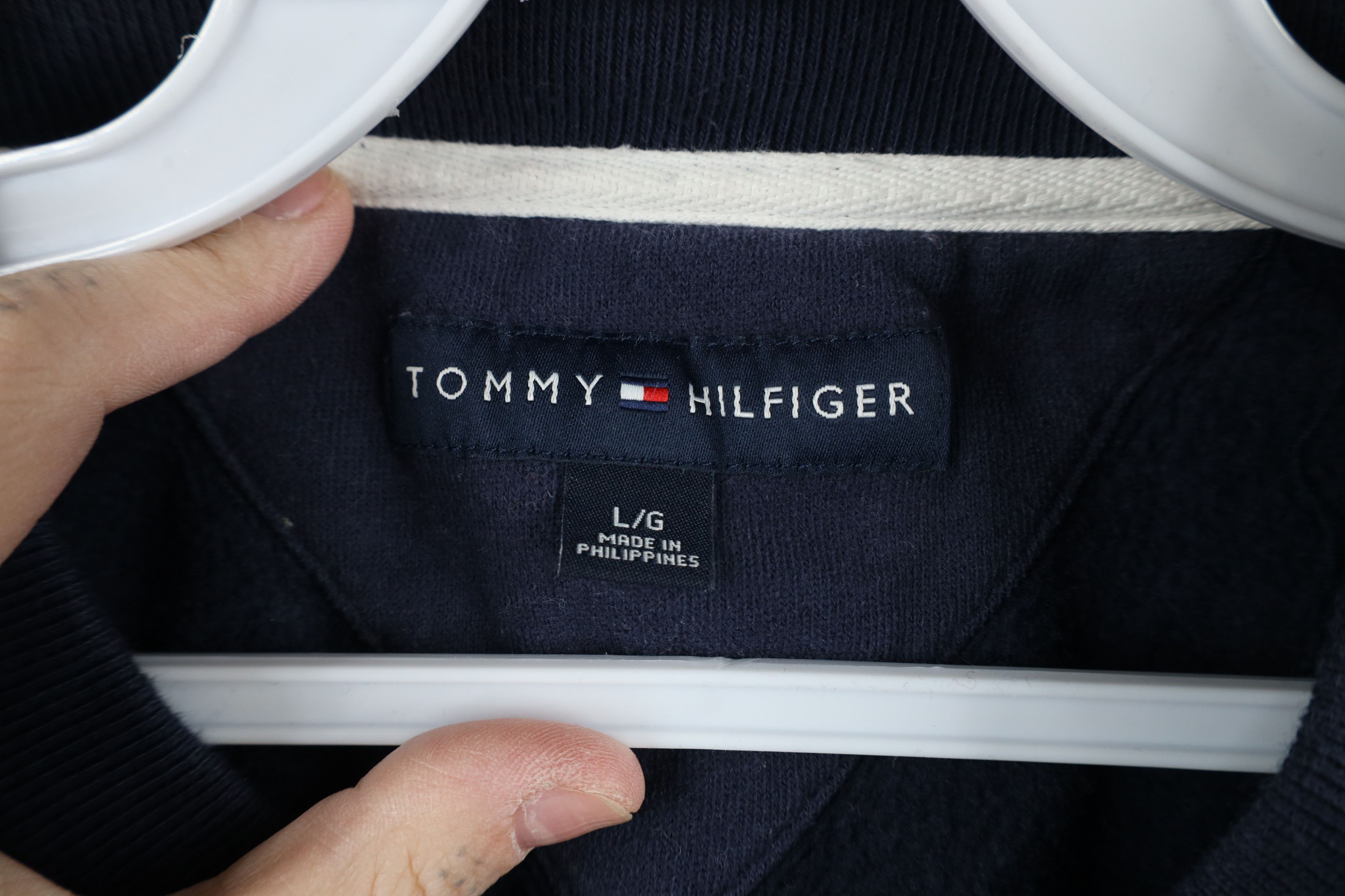 Tommy Hilfiger × Vintage Vintage Tommy Hilfiger Spell Crewneck Sweatshirt Navy Blue Size US L / EU 52-54 / 3 - 7 Thumbnail