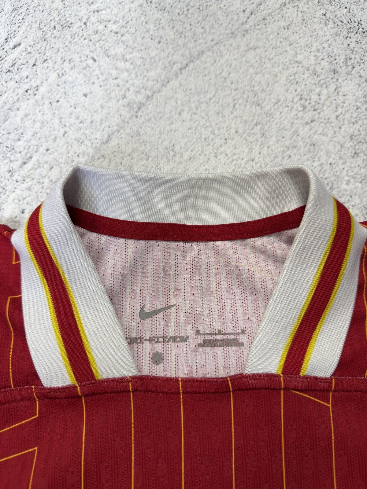 Nike Nike Liverpool 2024/25 Home Football Shirt Soccer Jersey Size US M / EU 48-50 / 2 - 6 Thumbnail