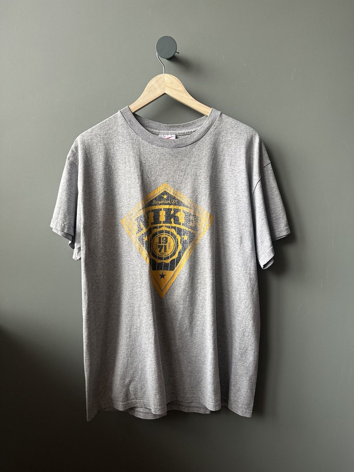 Nike Vintage Nike 1971 Logo Tee Size L Size US L / EU 52-54 / 3 - 1 Thumbnail