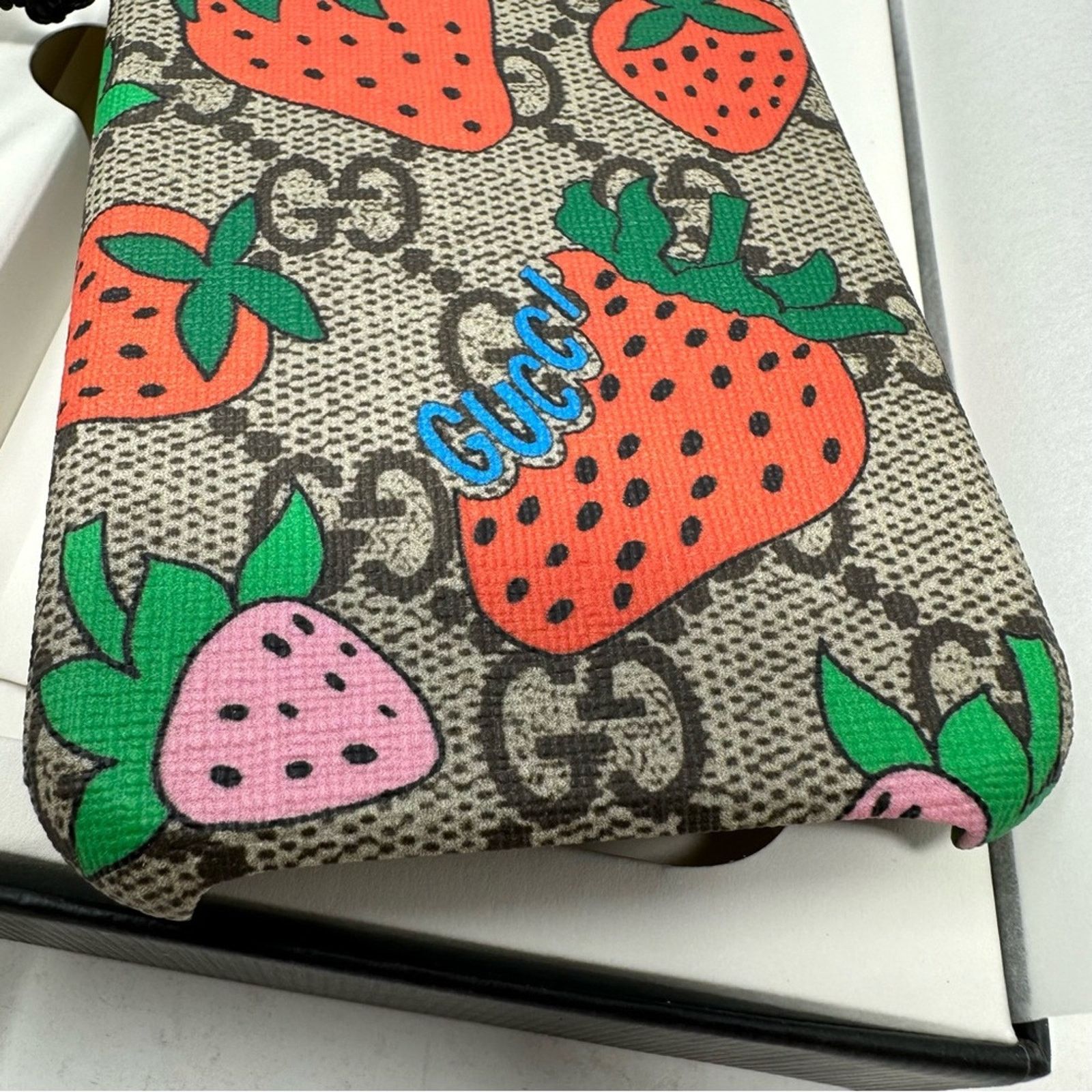 Gucci GUCCI GG Limited Edition Strawberry Supreme iPhone X/XS Case Size ONE SIZE - 8 Thumbnail