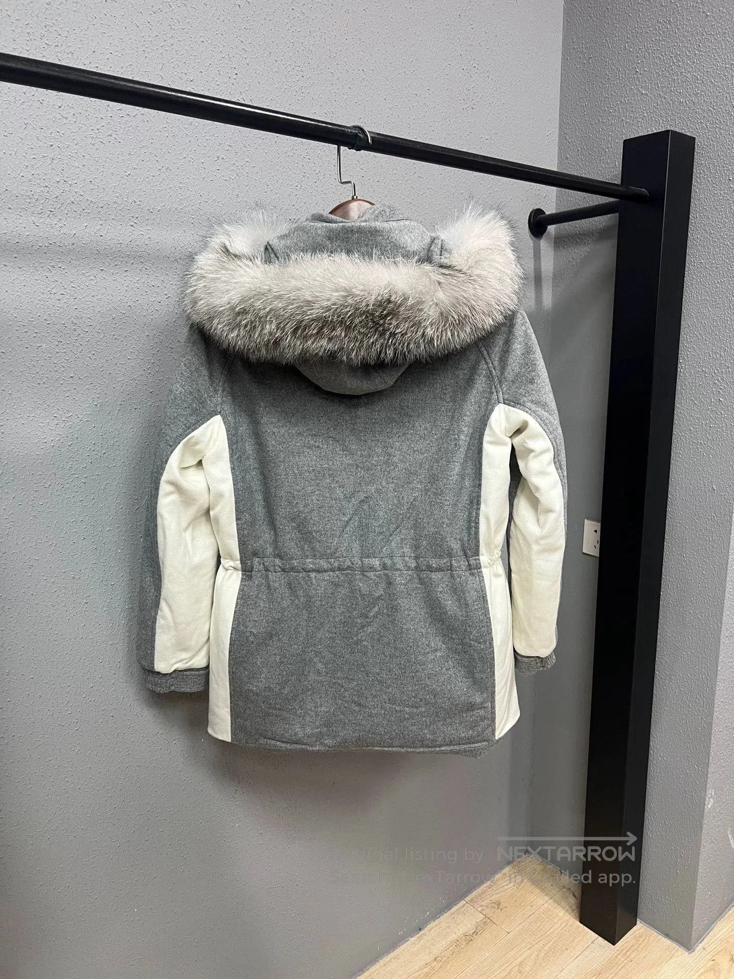 Loro Piana gray fur trim cashmere coat. Size M / US 6-8 / IT 42-44 - 2 Thumbnail