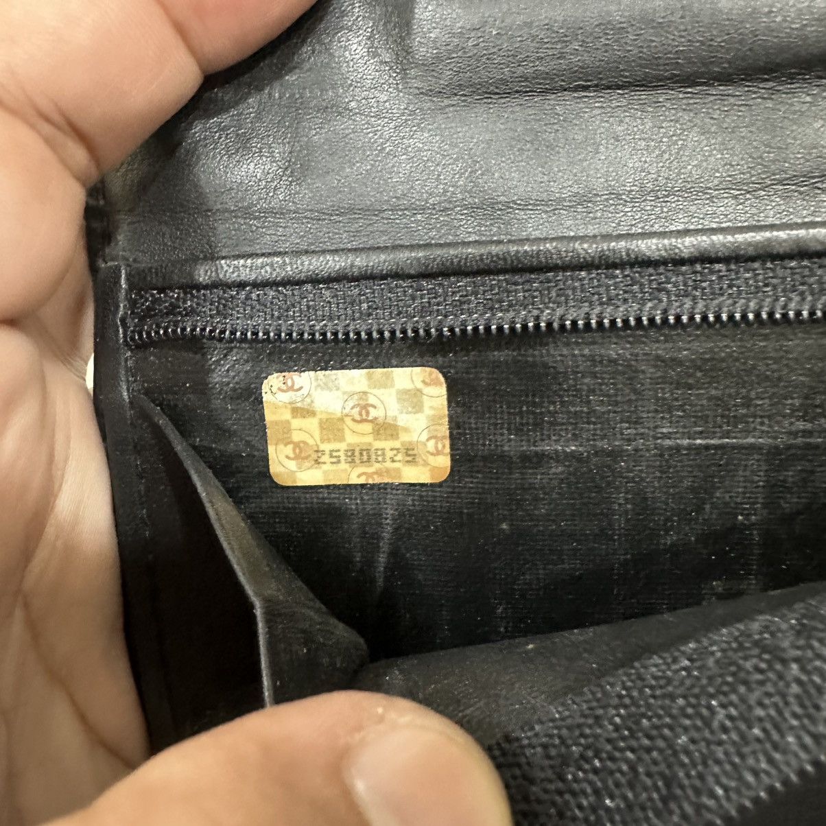 Chanel ‼️YES‼️VINTAGE CHANEL BLACK LEATHER WALLET WITH CC STITCH MARK Size ONE SIZE - 10 Thumbnail