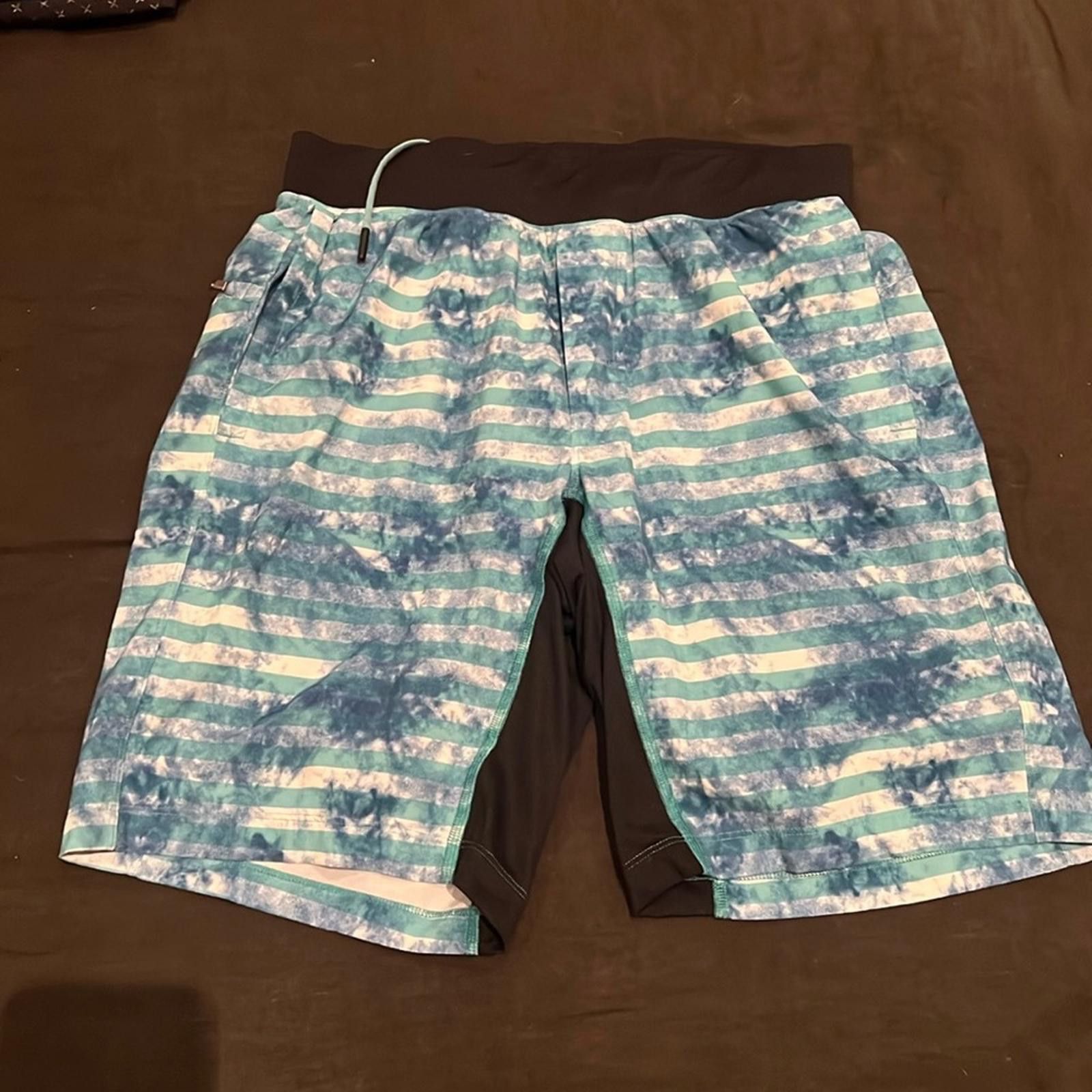 Lululemon Lululemon Blue and White Shorts with Liner Size US 32 / EU 48 - 1 Preview