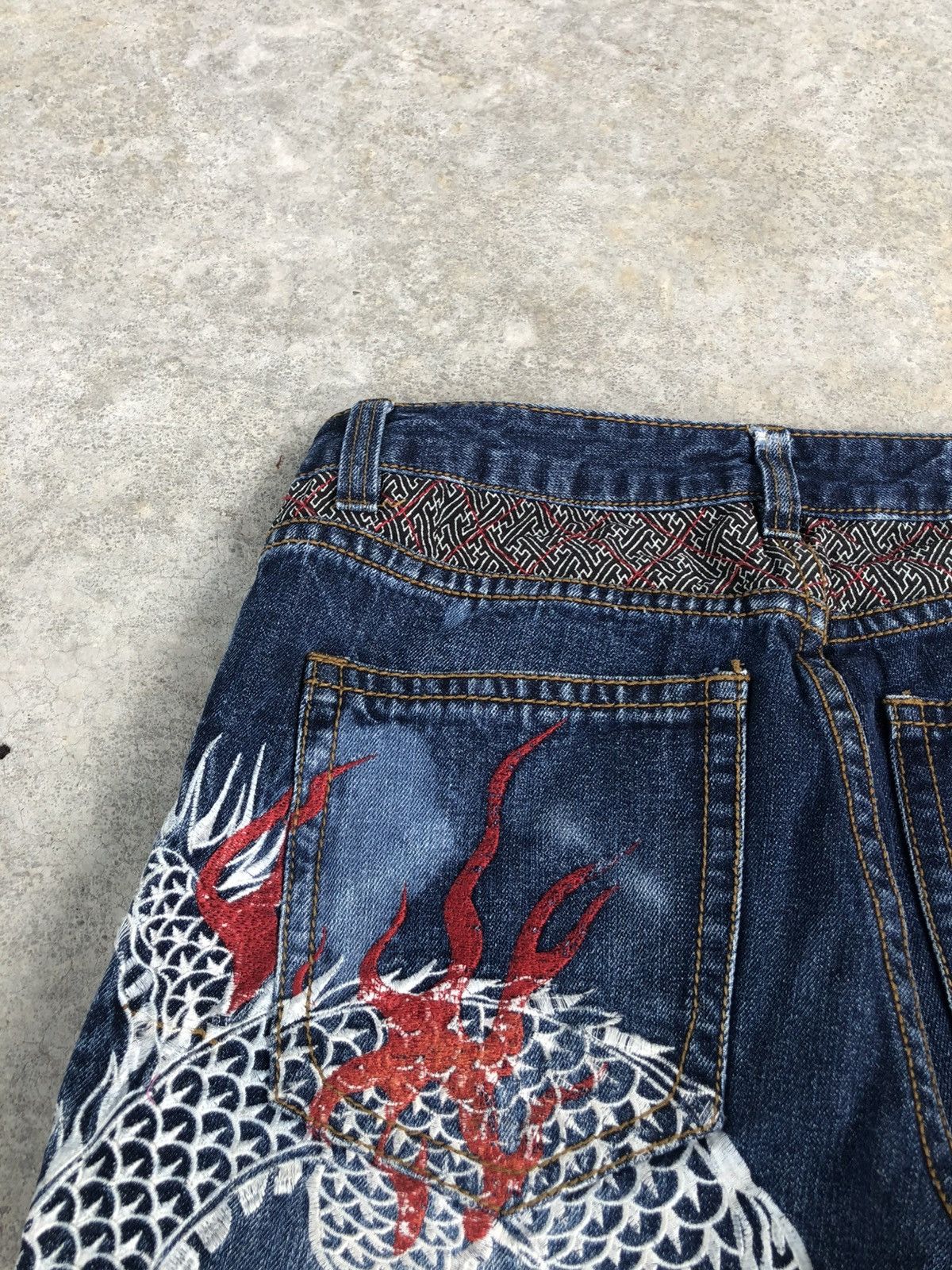 Karakuri Tamashii Karakuri Tamashii Embroidered Jeans Distressed Size US 31 - 16 Thumbnail