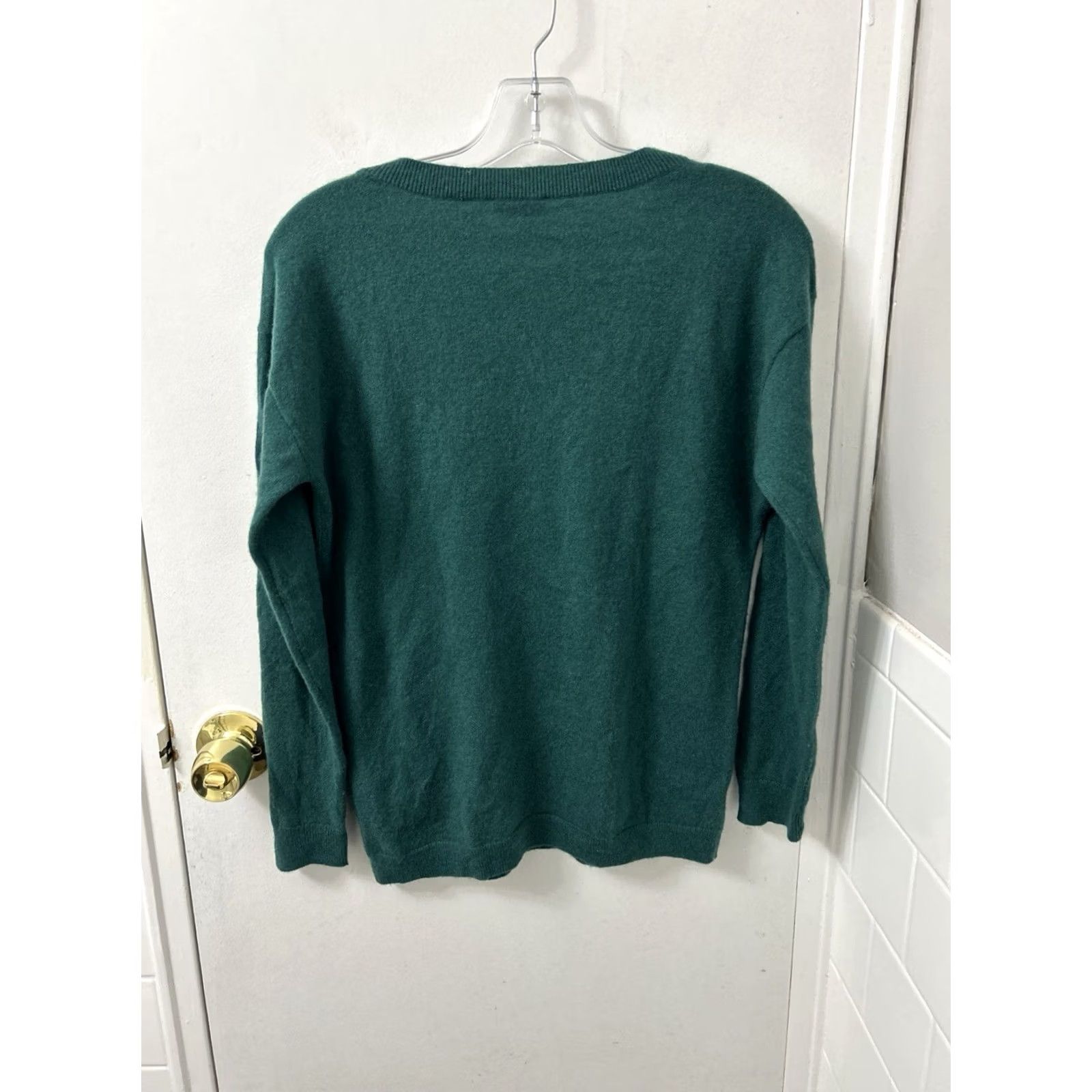 Talbots Talbots V-Neck Sweater Womens M Petite Emerald Green 100% Cashmere Pullover L/S Pullover Slim Classic Casual Business Workwear Green Ladies Mens Girls Size M / US 6-8 / IT 42-44 - 7 Thumbnail