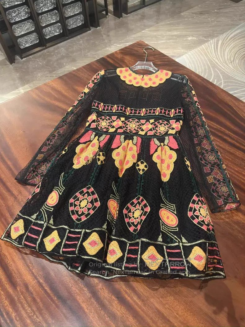 Valentino Valentino Heavy work embroidered dress Size S / US 4 / IT 40 - 6 Thumbnail