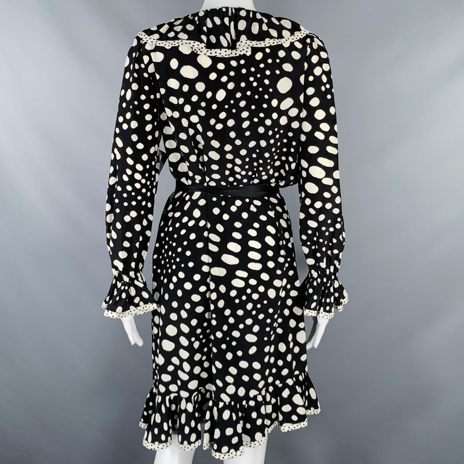 Marc Jacobs MARC JACOBS Size 4 Black White Polka Dot Wrap Dress Size S / US 4 / IT 40 - 4 Thumbnail