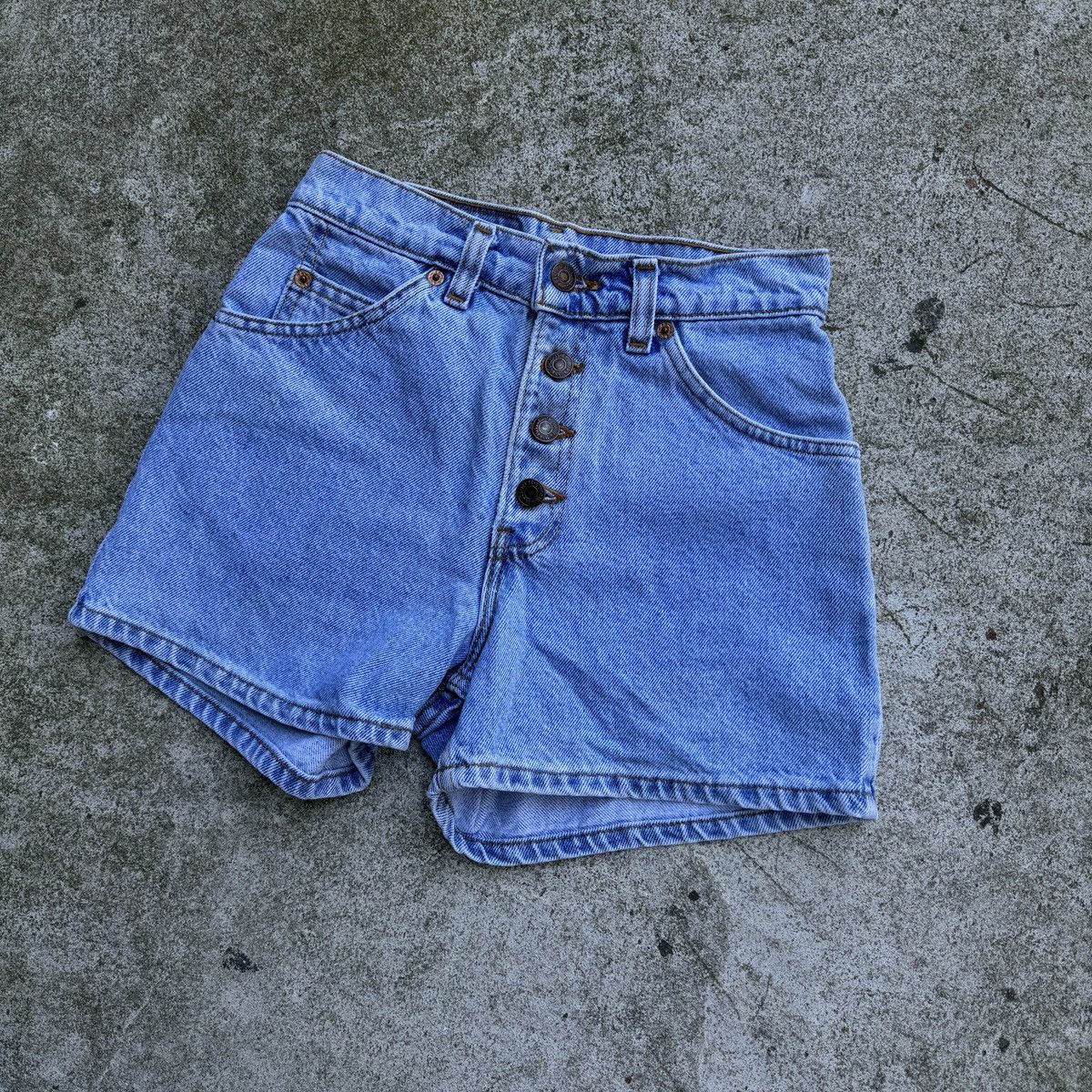 Levi's VINTAGE 90s LEVI’S WOMEN’S 950 RELAXED HIGH WAISTED SHORTS Size 24" / US 00 / IT 34 - 10 Thumbnail