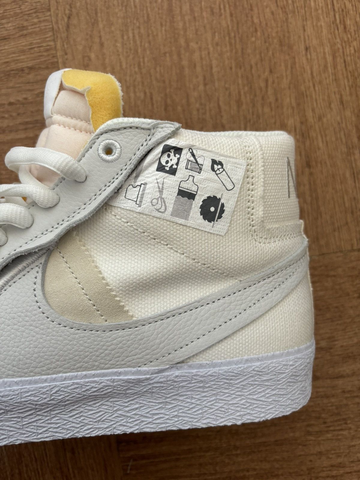 Nike NIKE SB ZOOM BLAZER MID PREMIUM PLUS « WARNING LABEL » Size US 11.5 / EU 44-45 - 6 Thumbnail