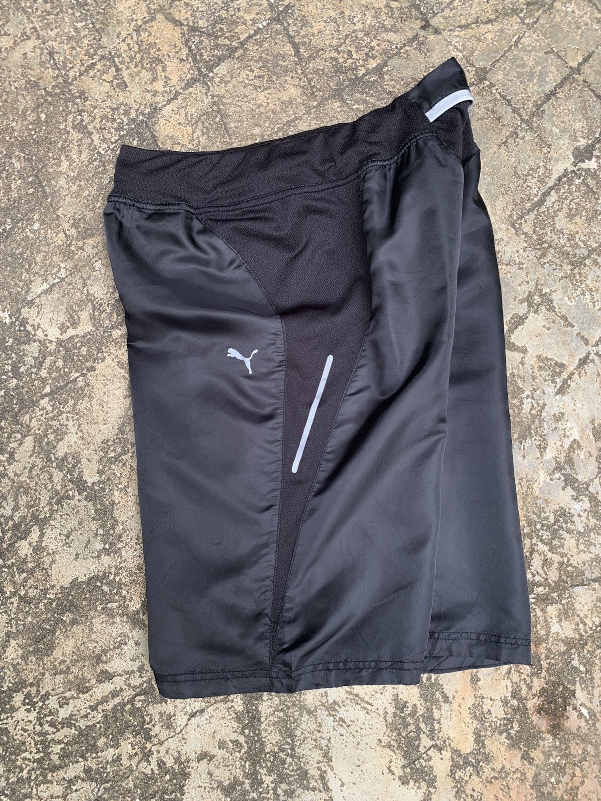 Puma Puma Training and Running Hologram Graphic Logo Shorts Size 27" / US 4 / IT 40 - 3 Thumbnail