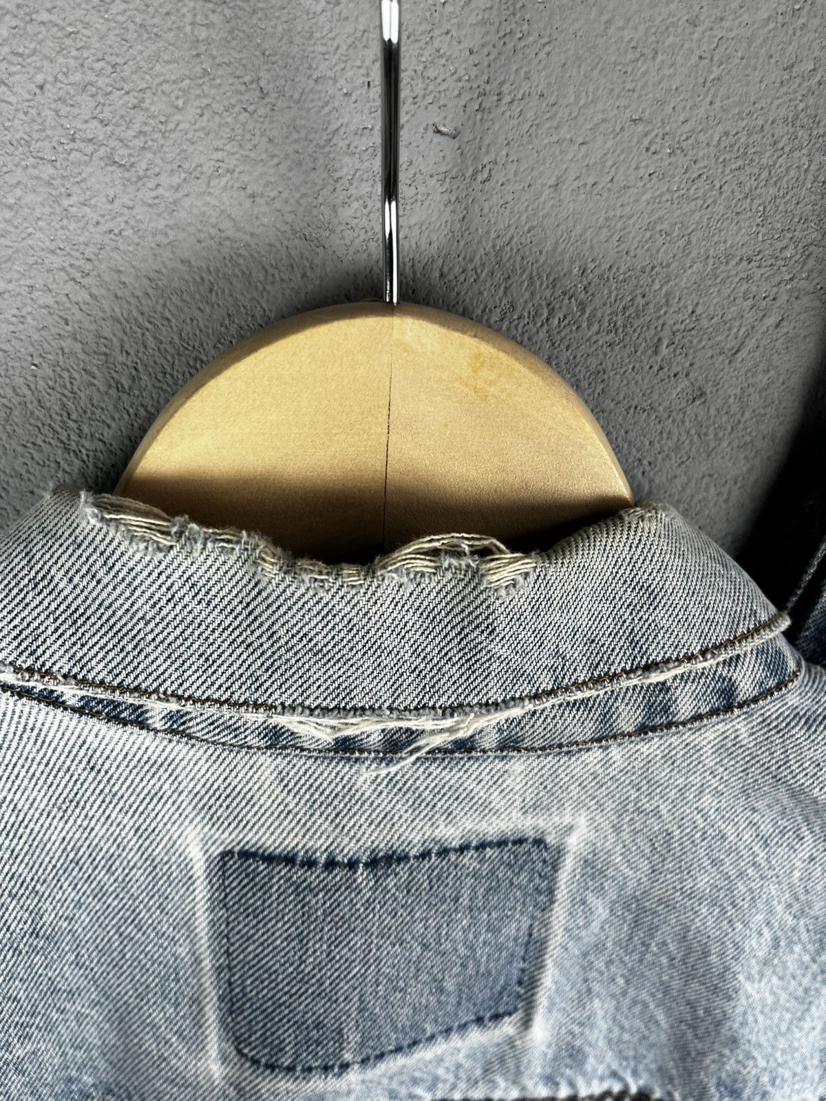 Levi's Levis distressed denim jacket vintage Size US L / EU 52-54 / 3 - 15 Thumbnail
