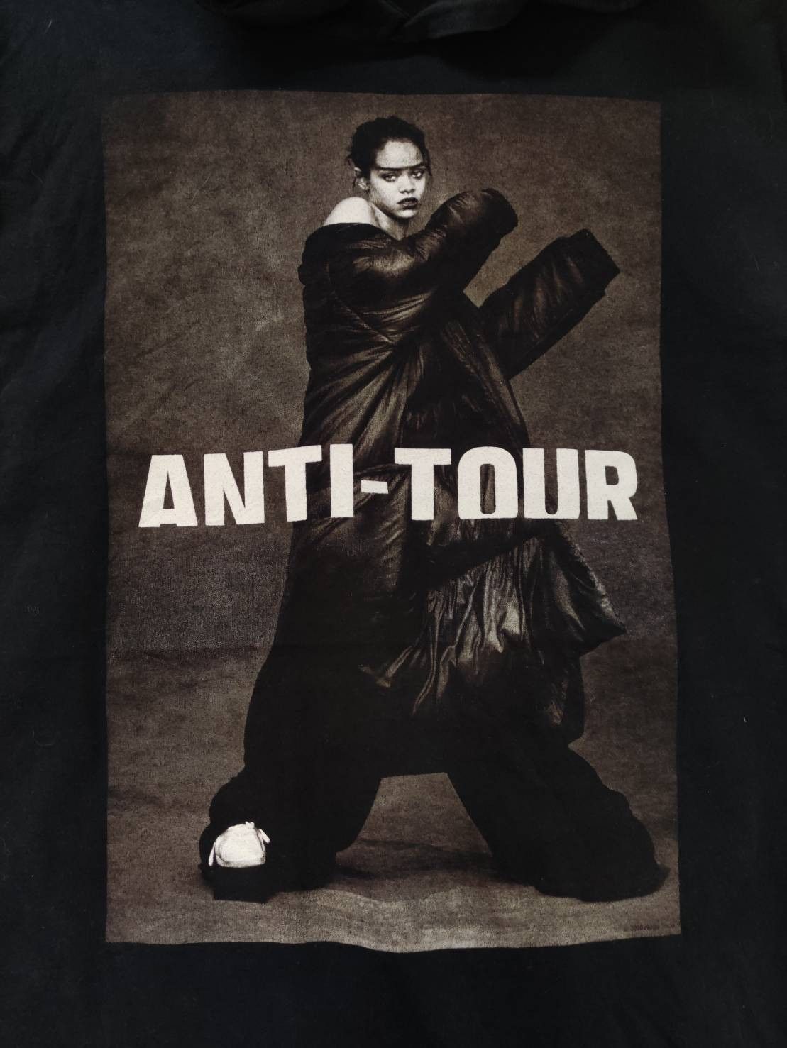 Band Tees Rihanna " Anti Tour " Hoodies Size US S / EU 44-46 / 1 - 3 Thumbnail