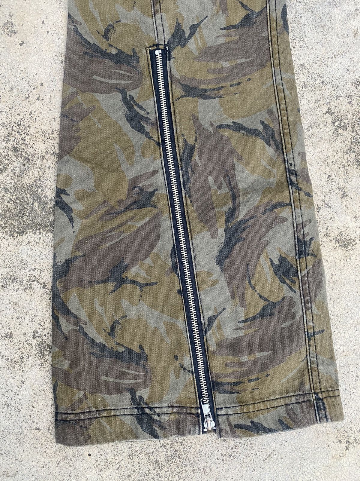 Japanese Brand Flare Jeans Algonquins Camo Zipper Bootcut Size US 31 - 5 Thumbnail