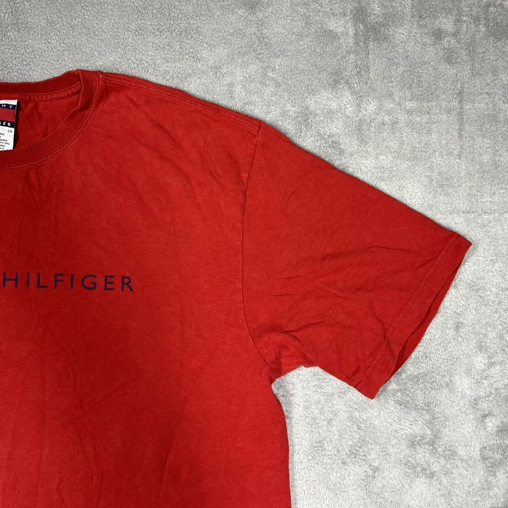 Tommy Hilfiger VINTAGE Tommy Hilfiger Men's T-Shirt Large Logo Text Graphic Print Red Tee Size US L / EU 52-54 / 3 - 2 Thumbnail