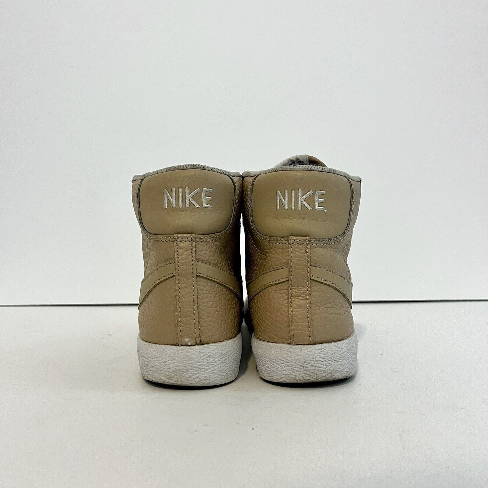 Nike 2016 Nike Blazer Leather Mid GS Linen 895850 202 Rare 5Y 6.5 Size US 6.5 / IT 36.5 - 5 Thumbnail