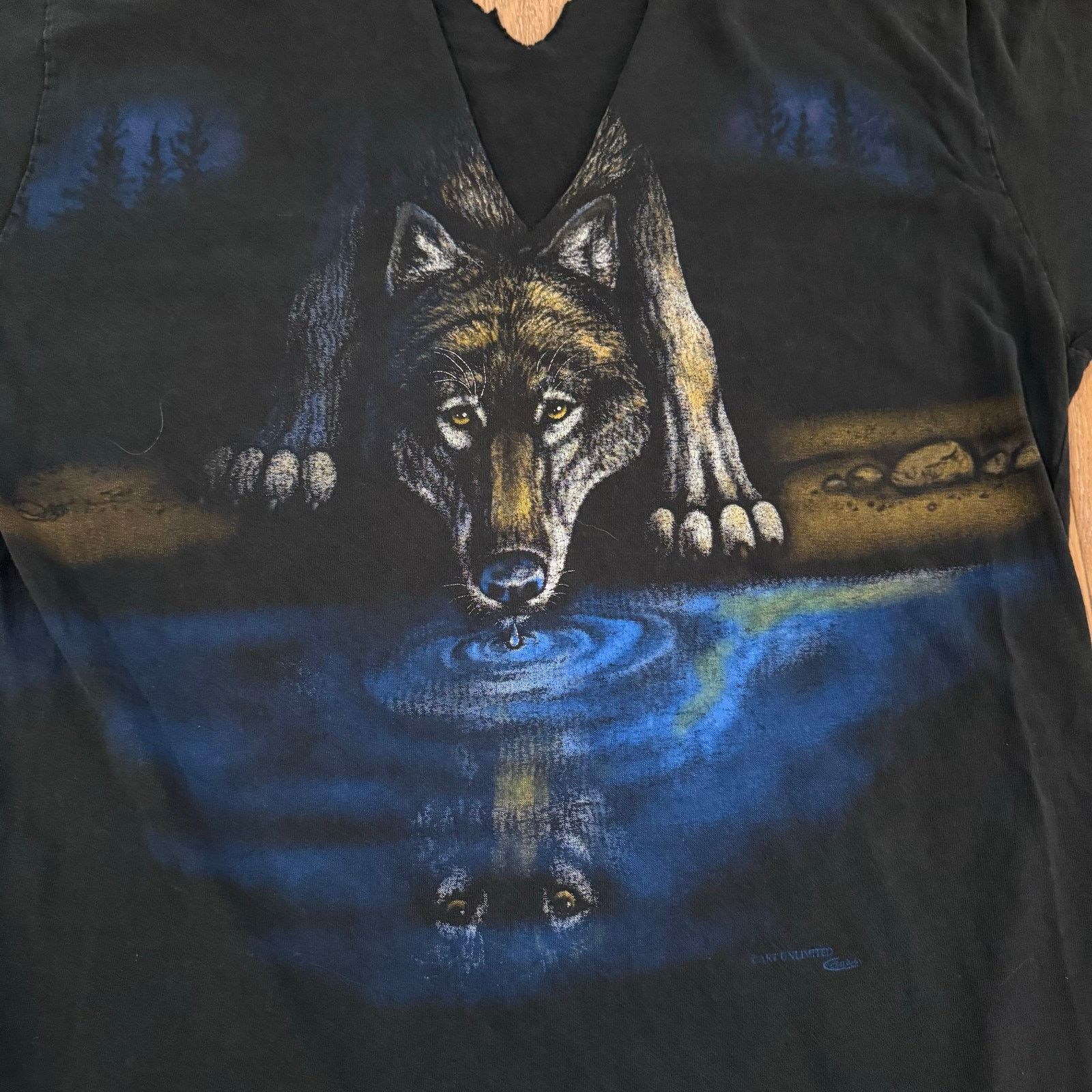 Vintage Vintage 90s Wolf Full Print Tee – Cut Neck – Rare Piece! Size US M / EU 48-50 / 2 - 2 Thumbnail