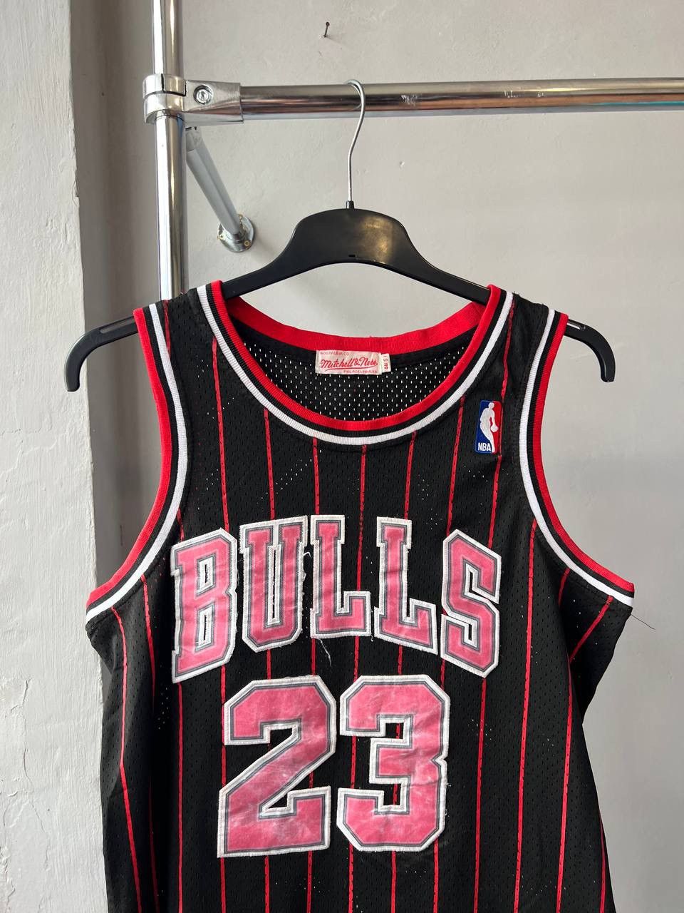 NBA 1097/98 CHICAGO BULLS #23 JORDAN MITCHELL&NESS RARE JERSEY Size US S / EU 44-46 / 1 - 3 Thumbnail